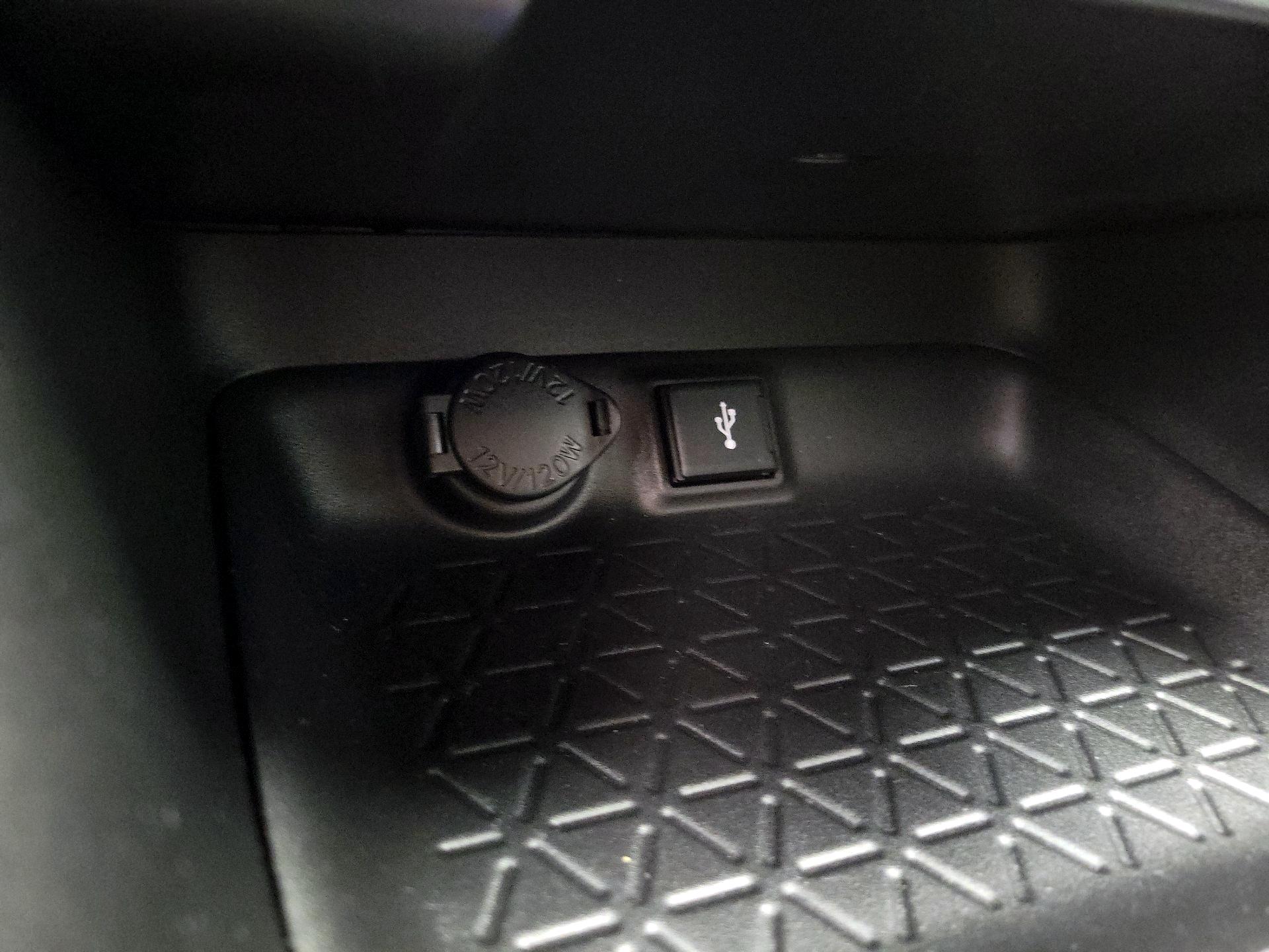 Thumbnail: 2022 Toyota RAV4 - 17