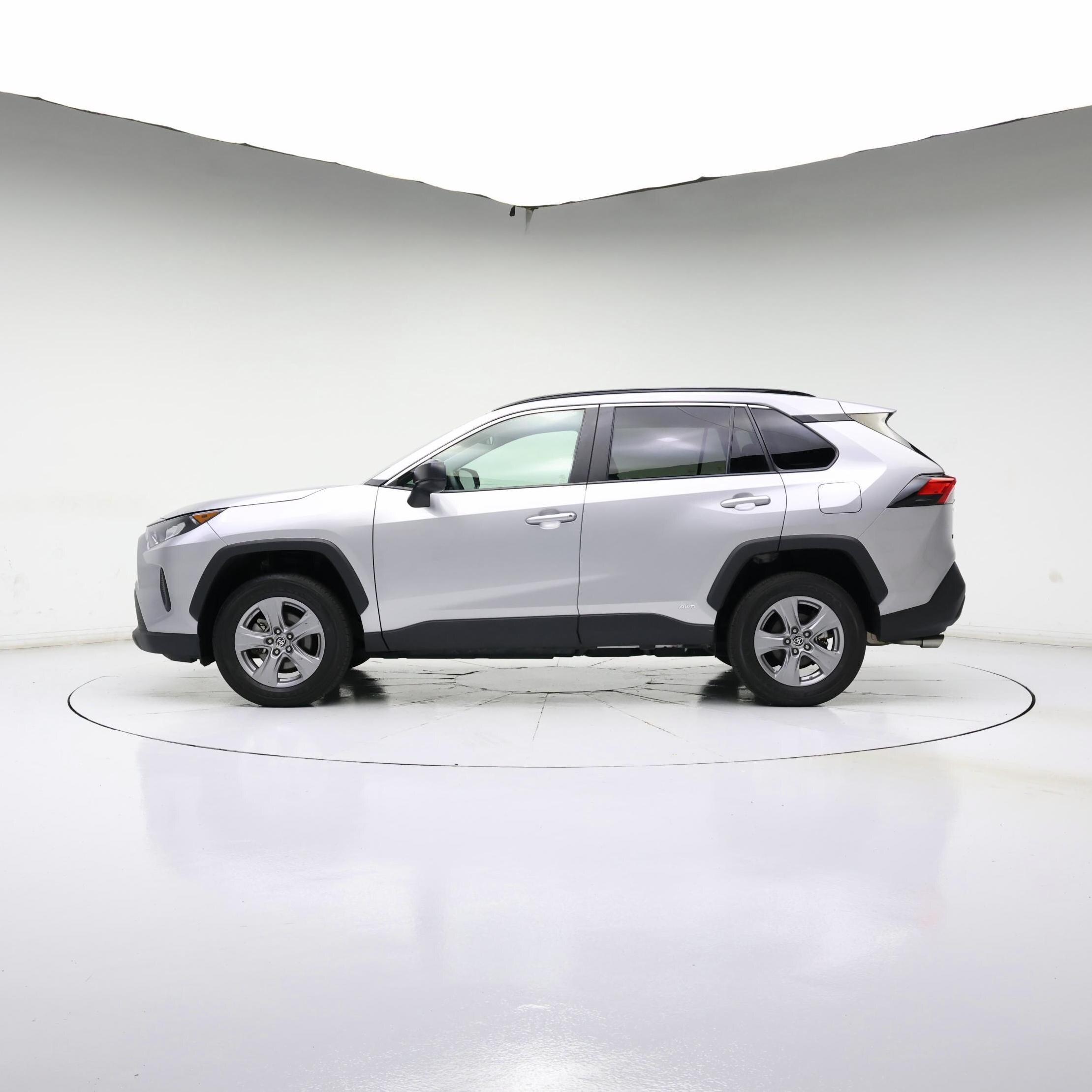 Thumbnail: 2022 Toyota RAV4 - 3