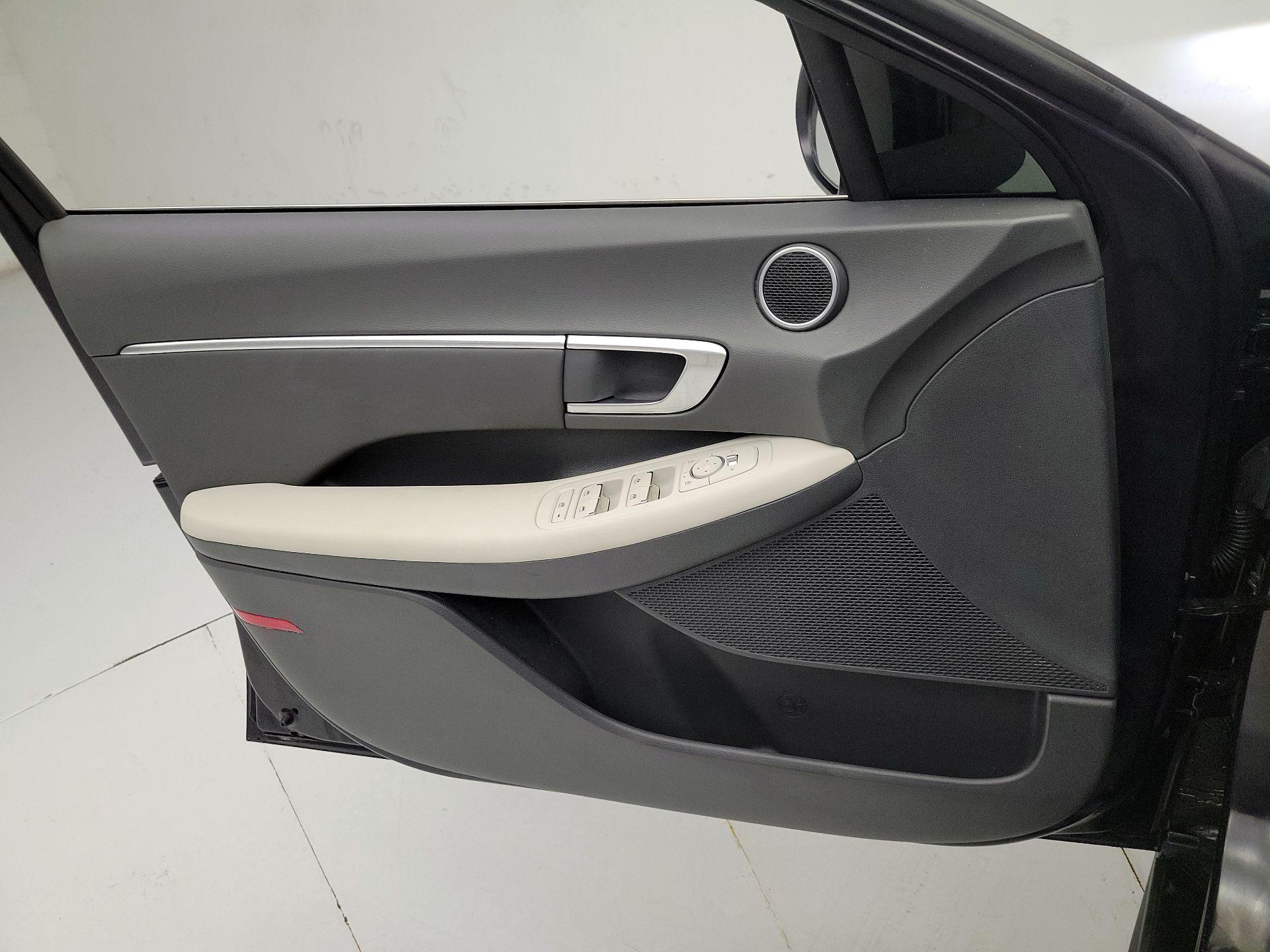 Thumbnail: 2023 Hyundai Sonata - 12