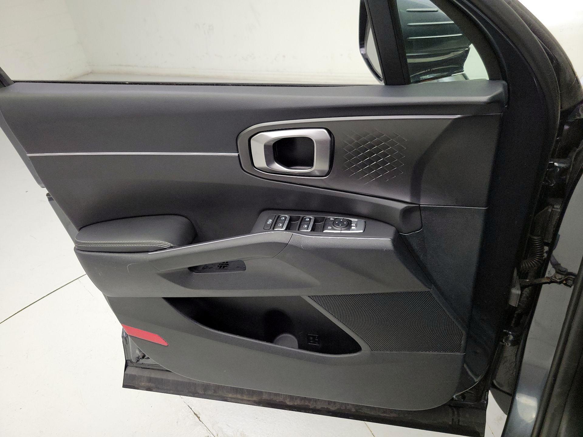 Thumbnail: 2023 Kia Sorento - 12