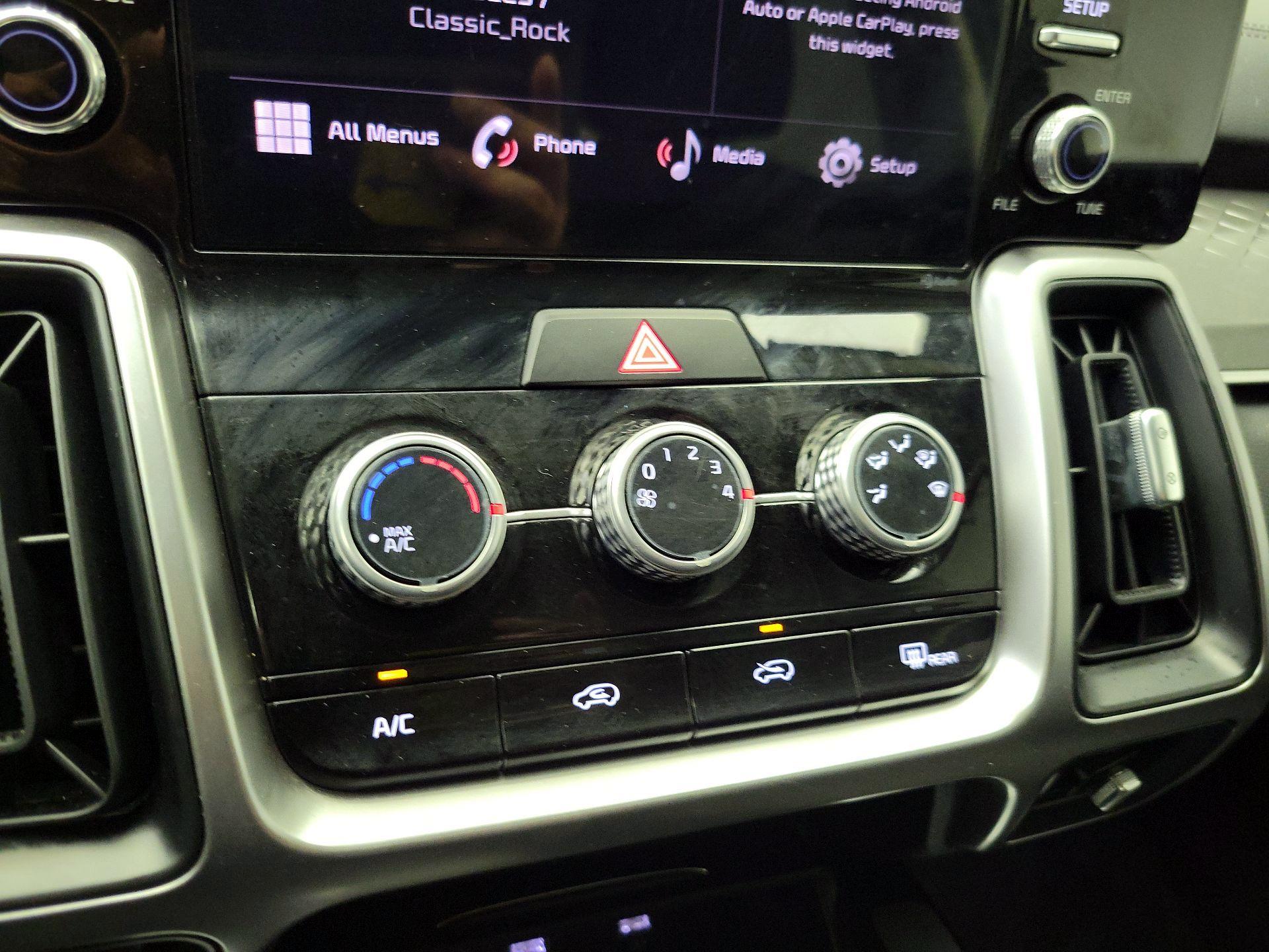 Thumbnail: 2023 Kia Sorento - 16