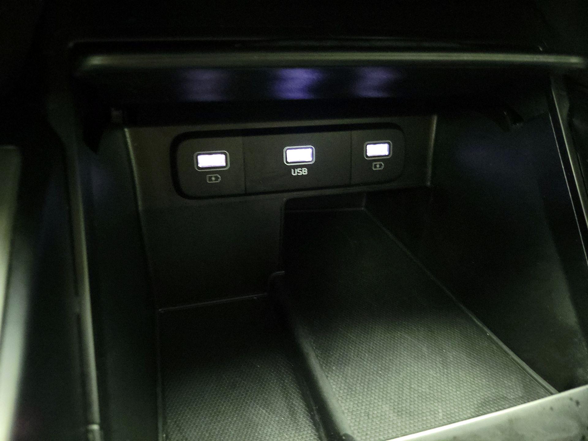 Thumbnail: 2023 Kia Sorento - 18