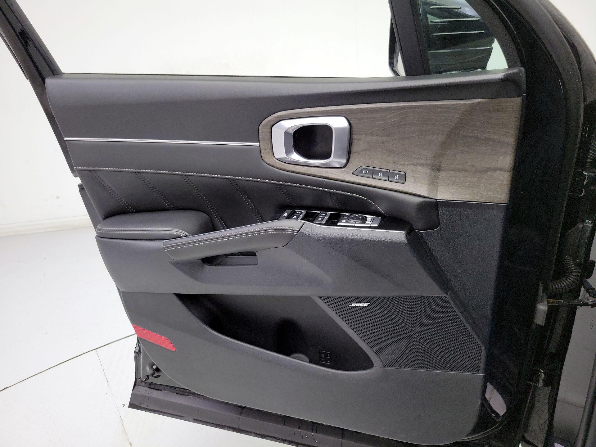 Thumbnail: 2023 Kia Sorento - 12