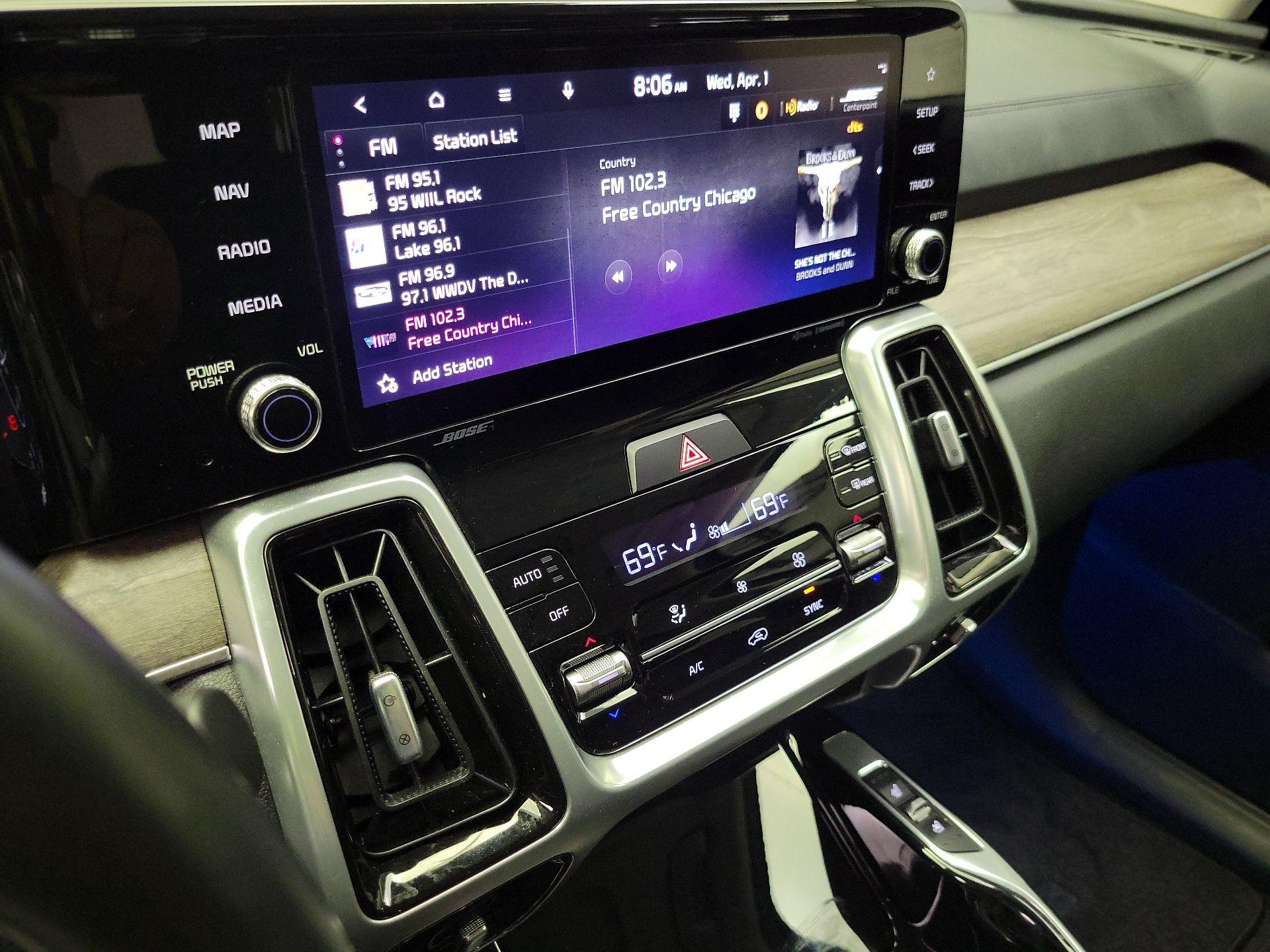 Thumbnail: 2023 Kia Sorento - 16