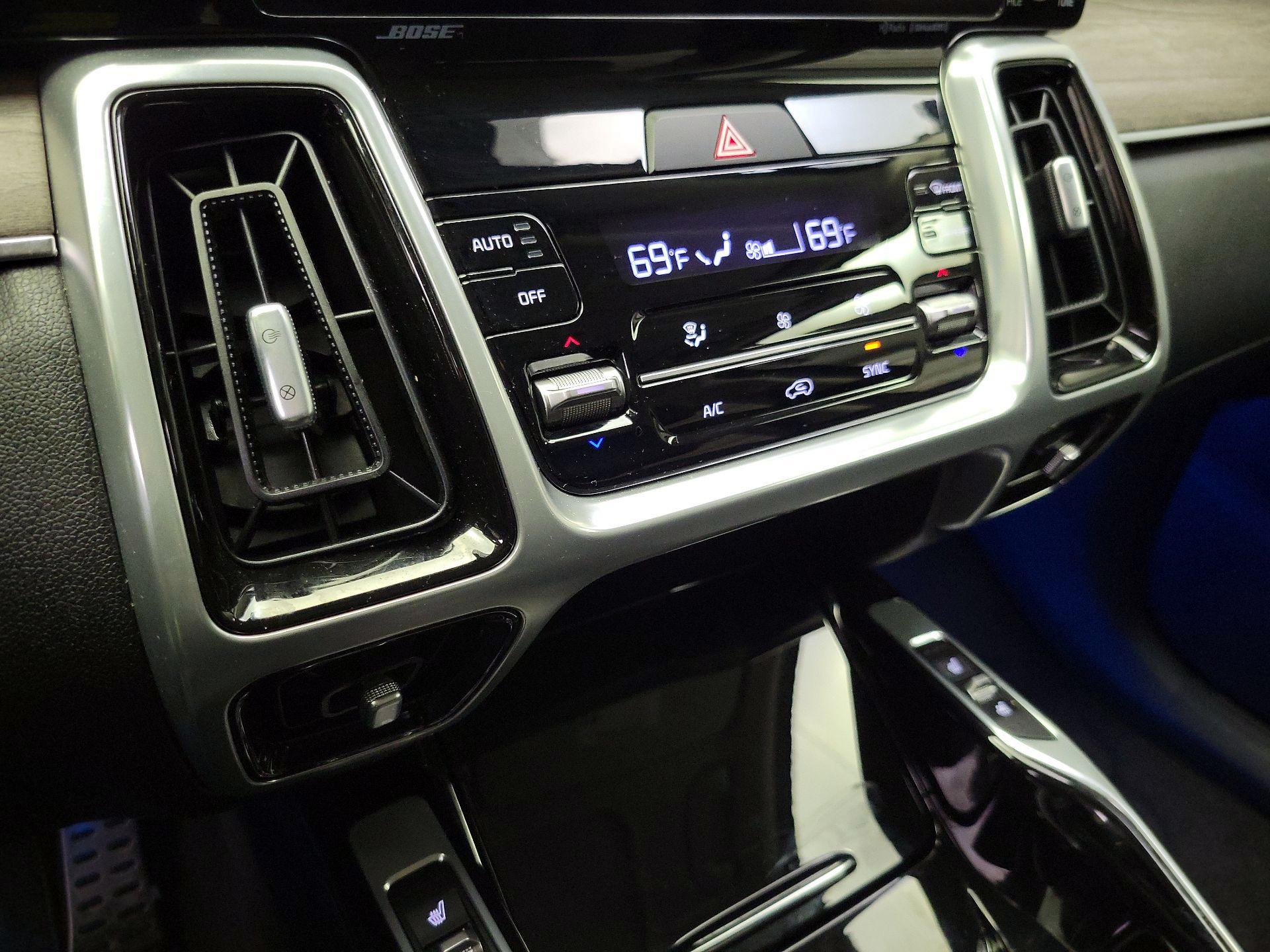 Thumbnail: 2023 Kia Sorento - 17