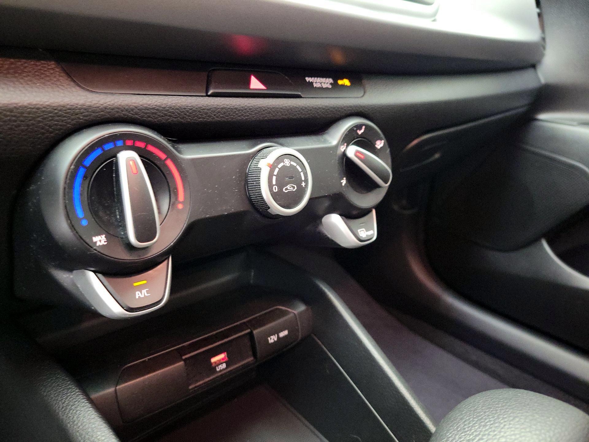 Thumbnail: 2021 Kia Rio - 16