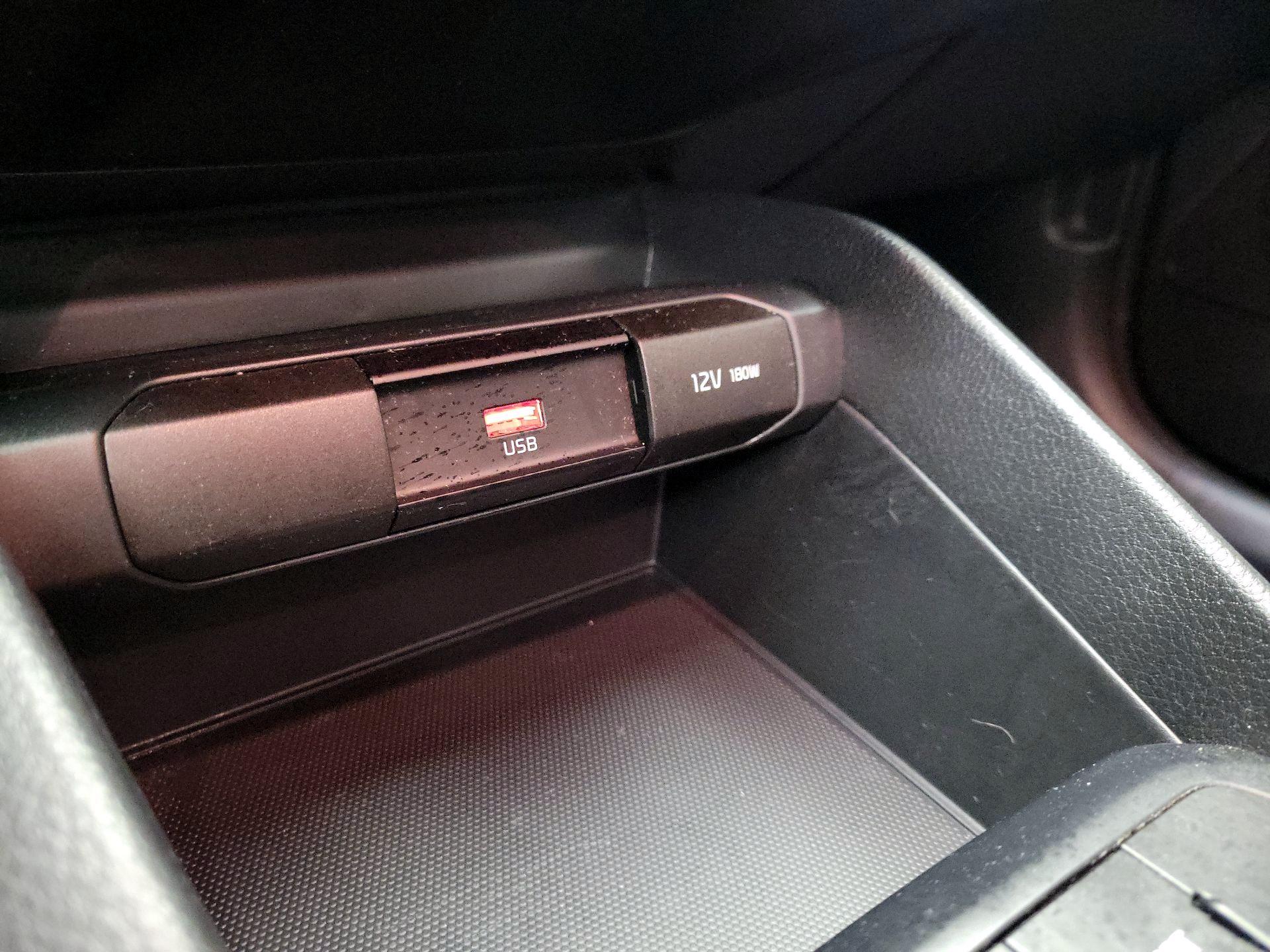 Thumbnail: 2021 Kia Rio - 18