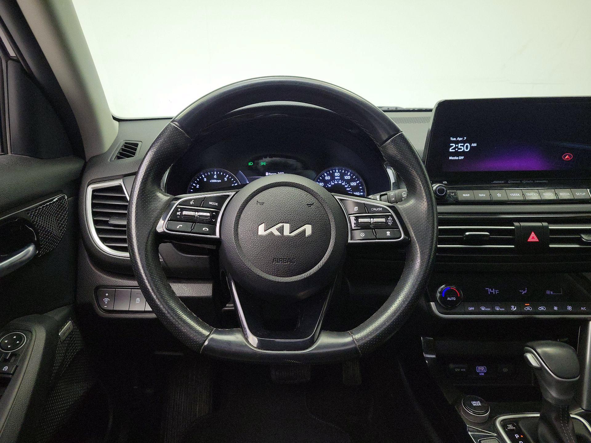 Thumbnail: 2023 Kia Seltos - 10