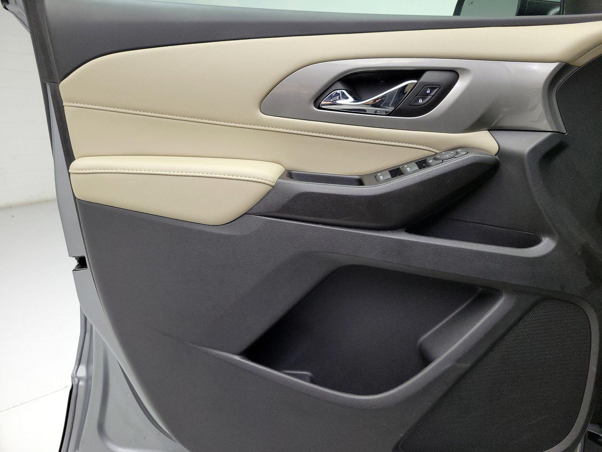 Thumbnail: 2023 Chevrolet Traverse - 12