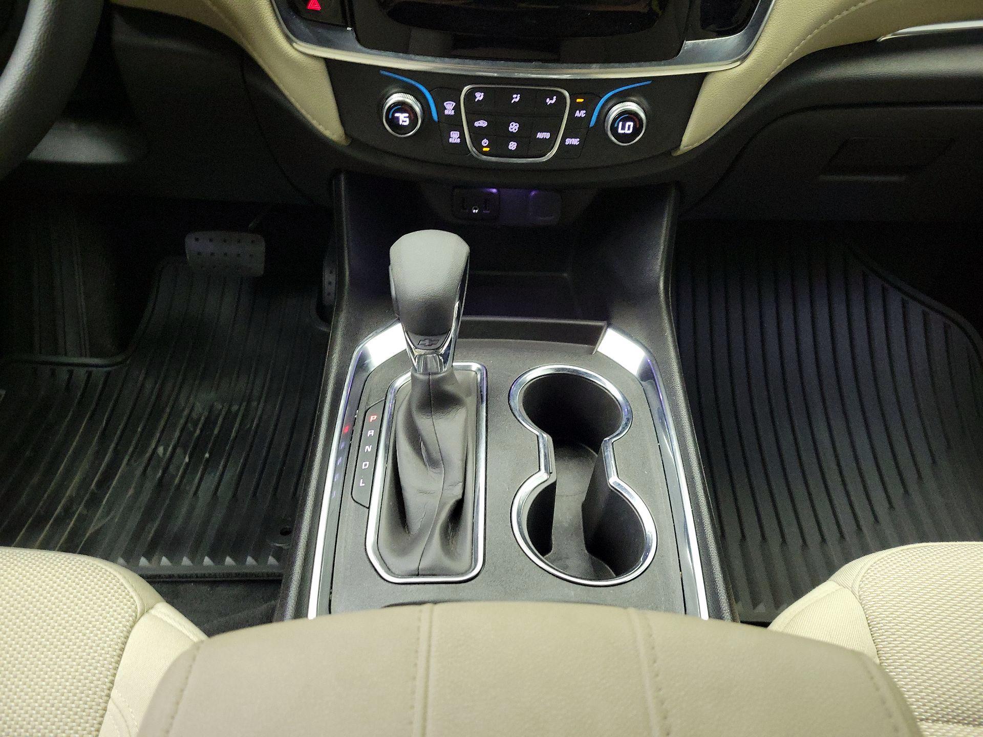 Thumbnail: 2023 Chevrolet Traverse - 17