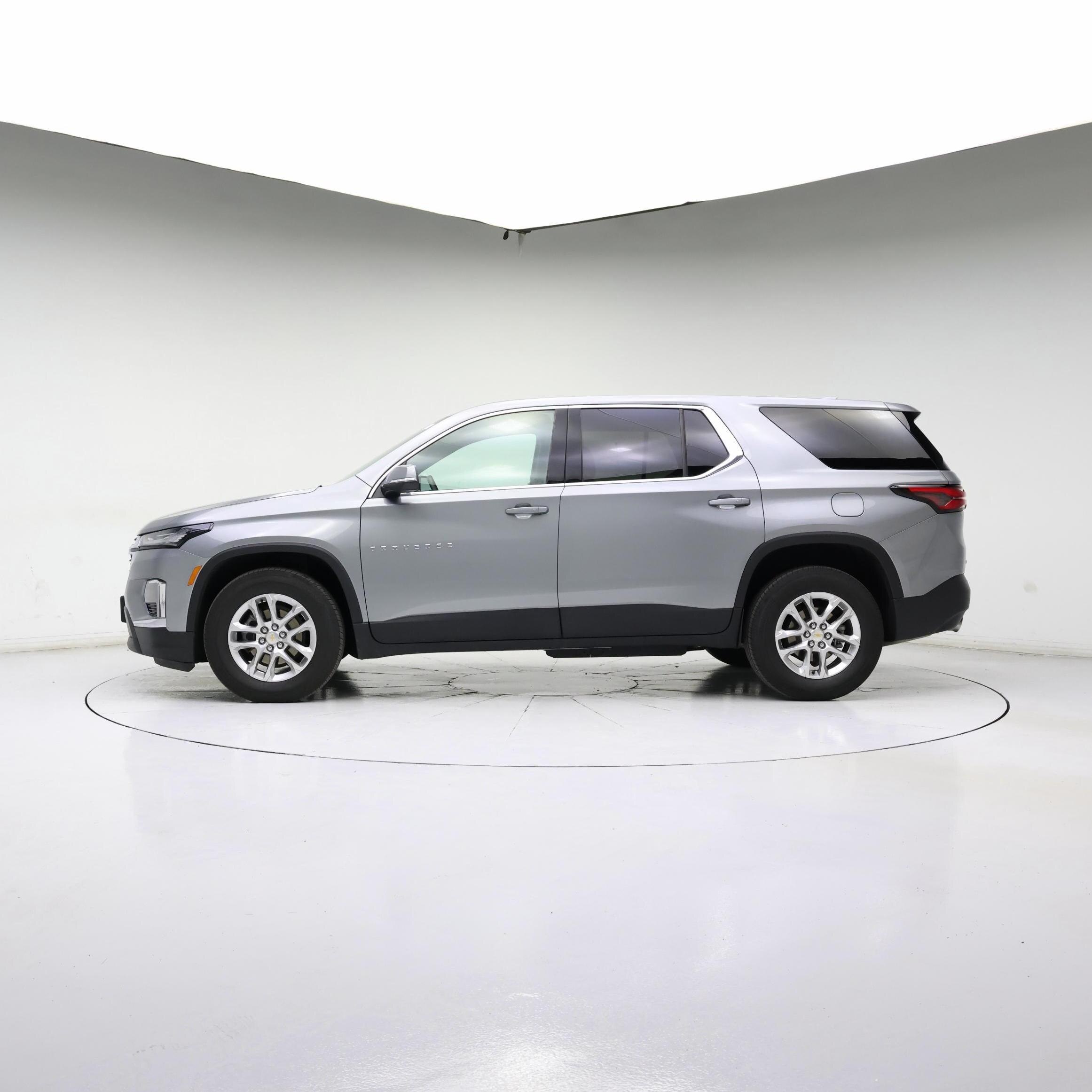 Thumbnail: 2023 Chevrolet Traverse - 3