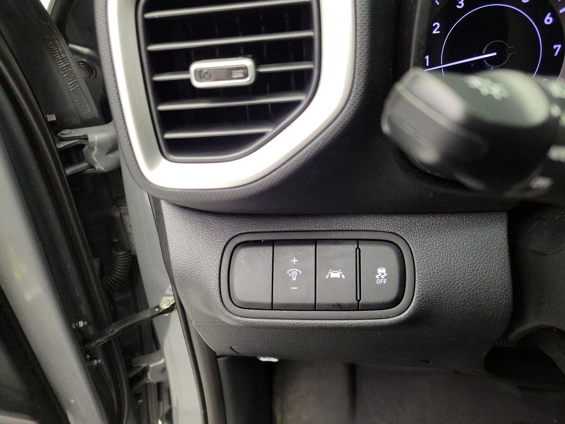 Thumbnail: 2021 Hyundai Venue - 13