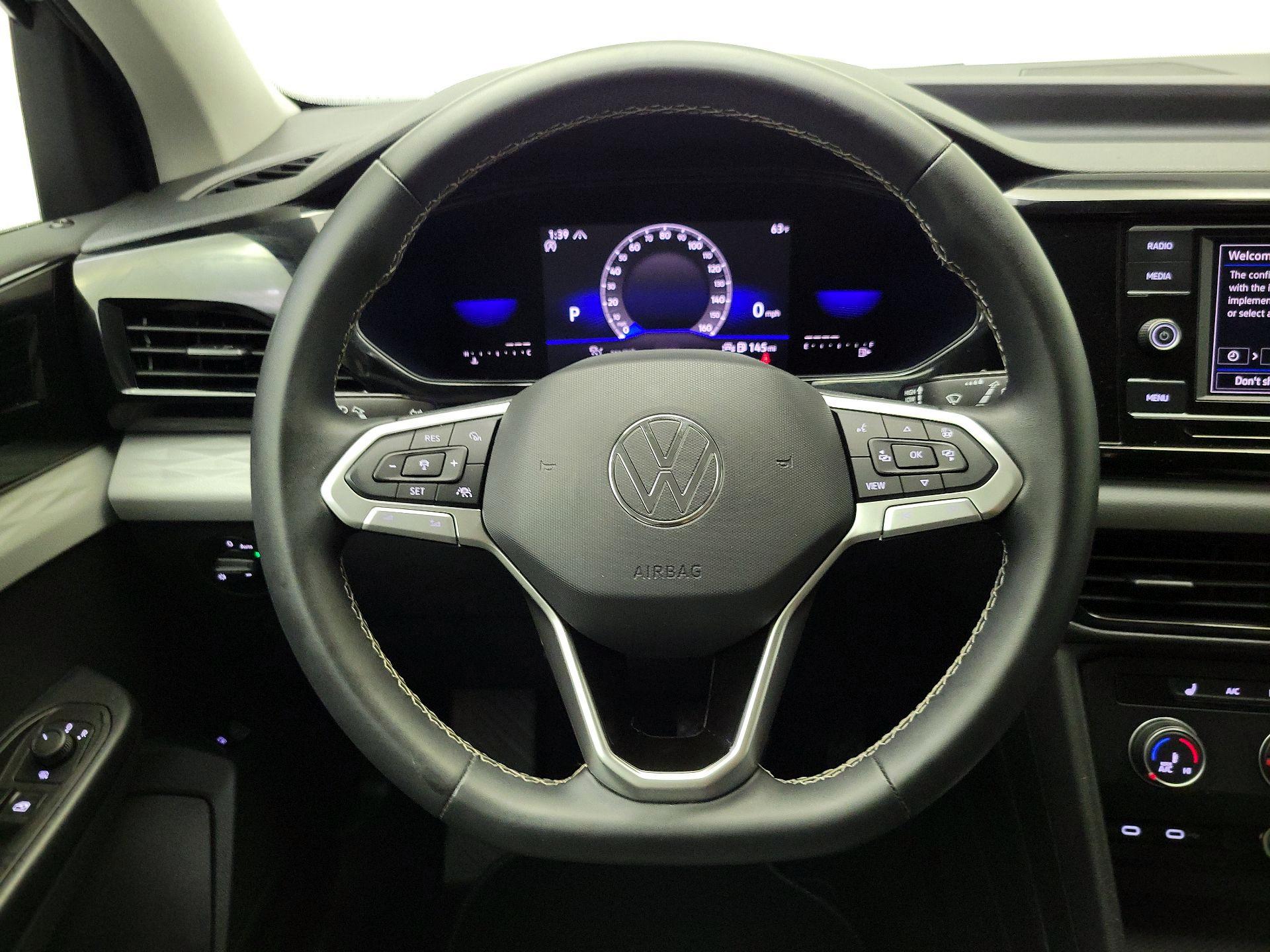 Thumbnail: 2022 Volkswagen Taos - 10