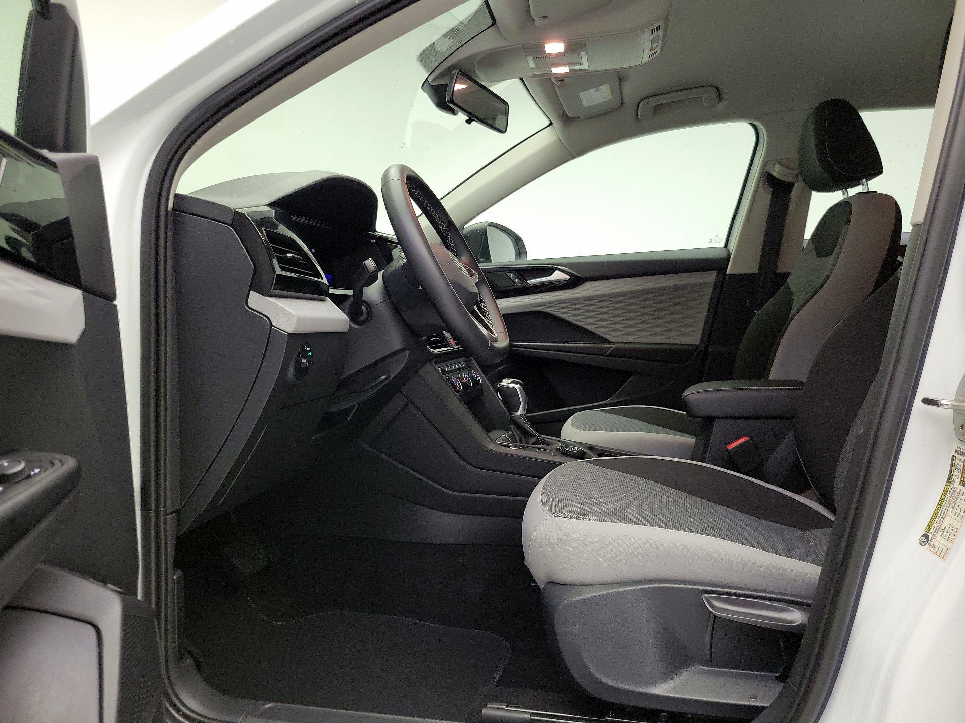 Thumbnail: 2022 Volkswagen Taos - 11