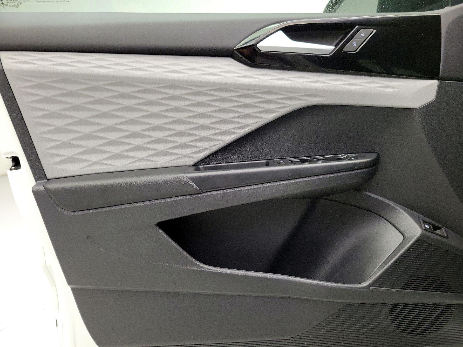 Thumbnail: 2022 Volkswagen Taos - 12