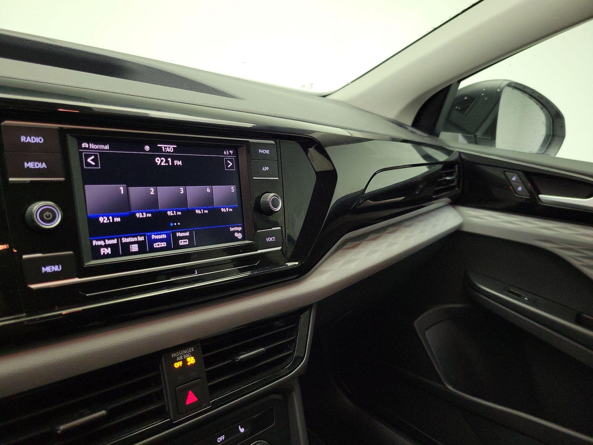 Thumbnail: 2022 Volkswagen Taos - 15