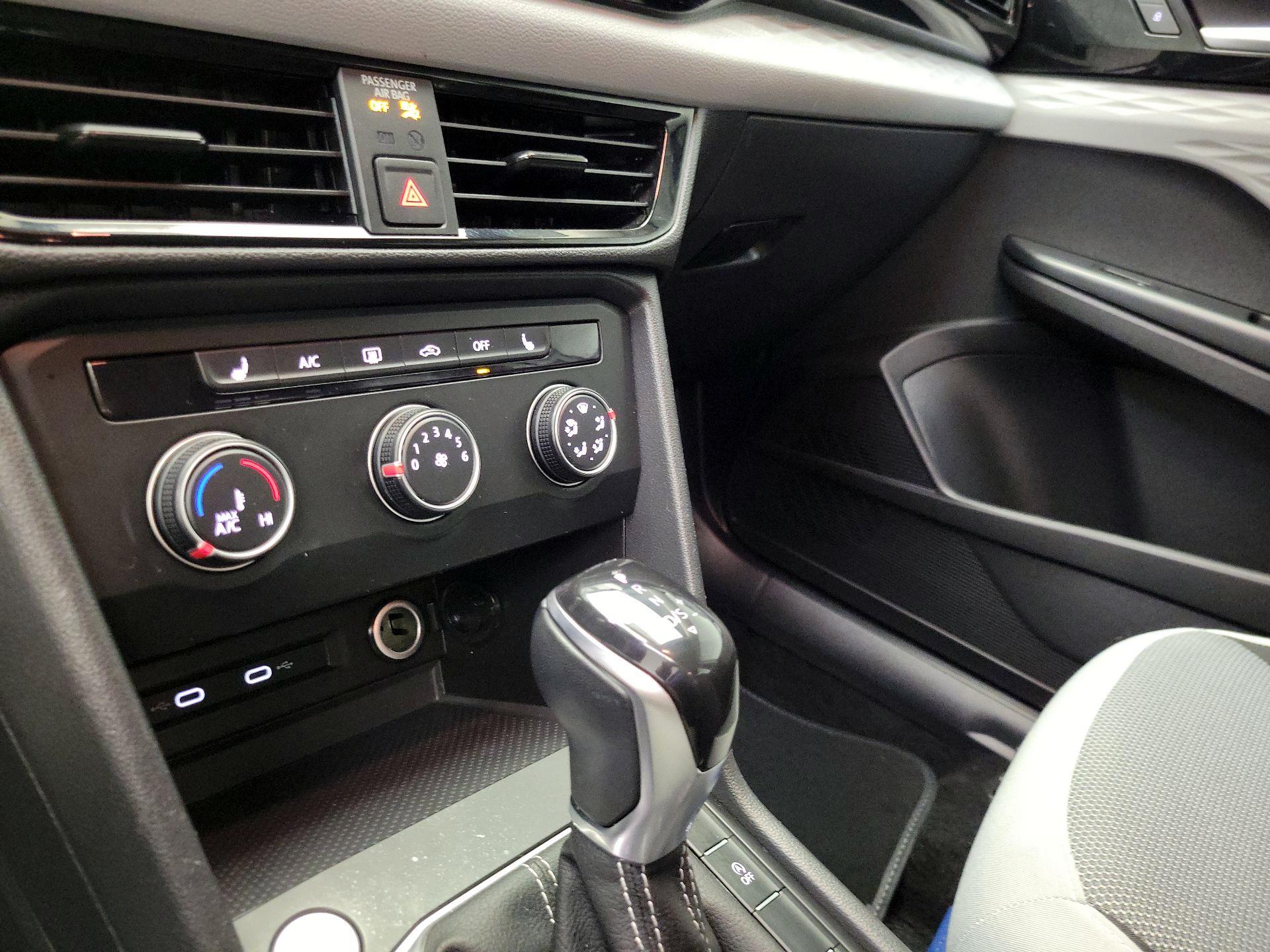 Thumbnail: 2022 Volkswagen Taos - 16