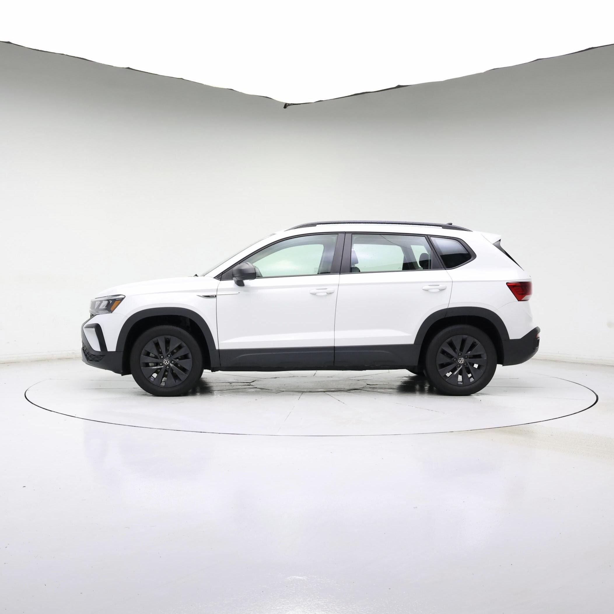 Thumbnail: 2022 Volkswagen Taos - 3