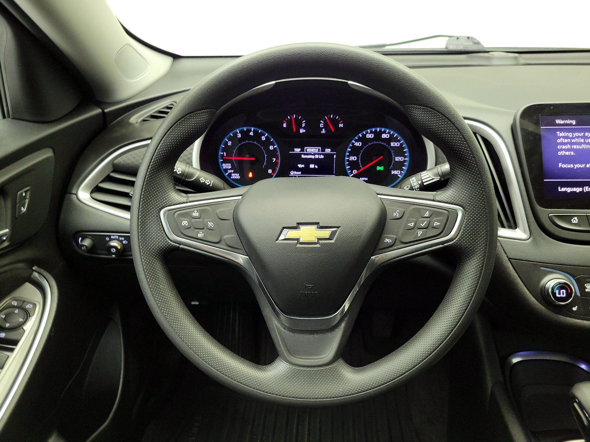 Thumbnail: 2022 Chevrolet Malibu - 10