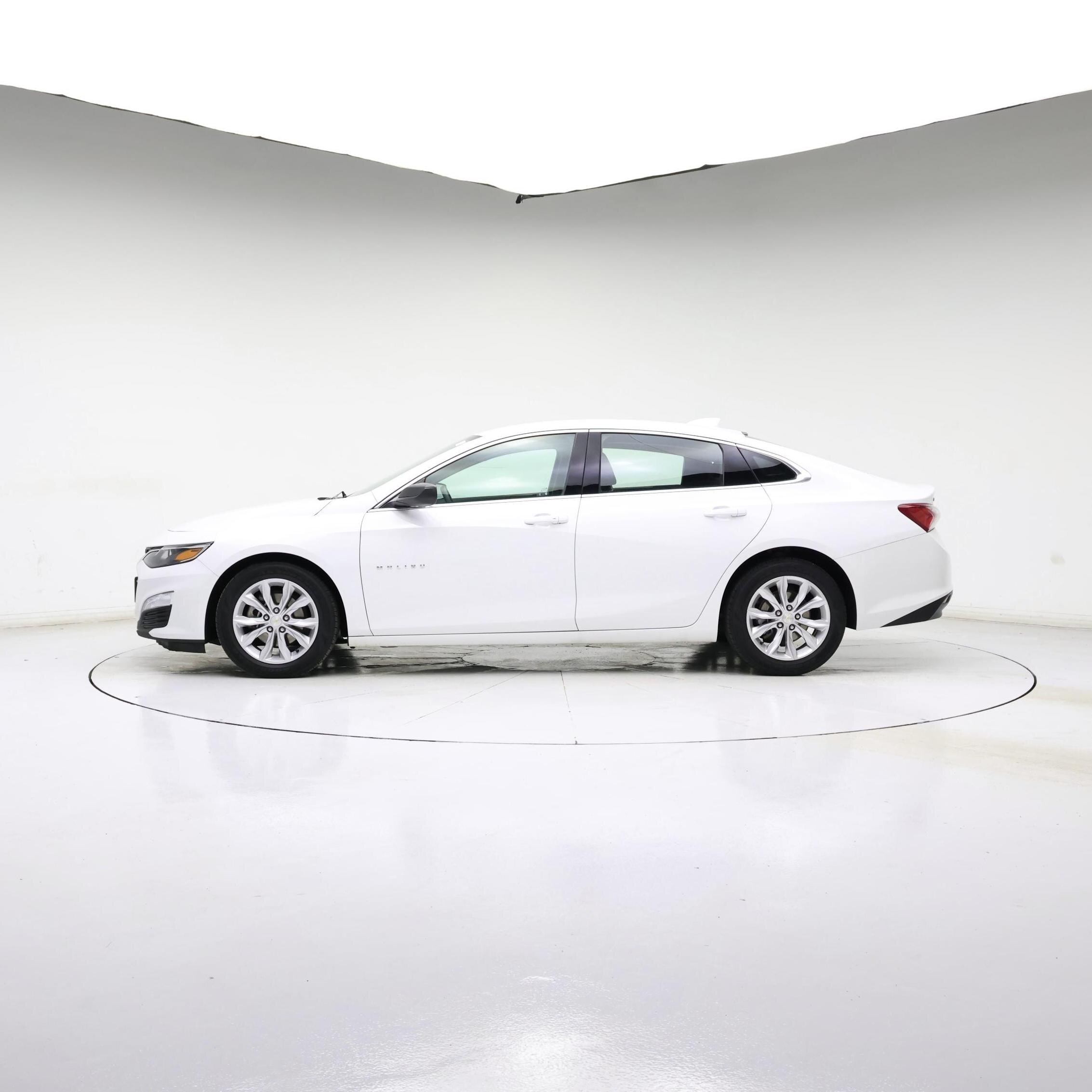 Thumbnail: 2022 Chevrolet Malibu - 3