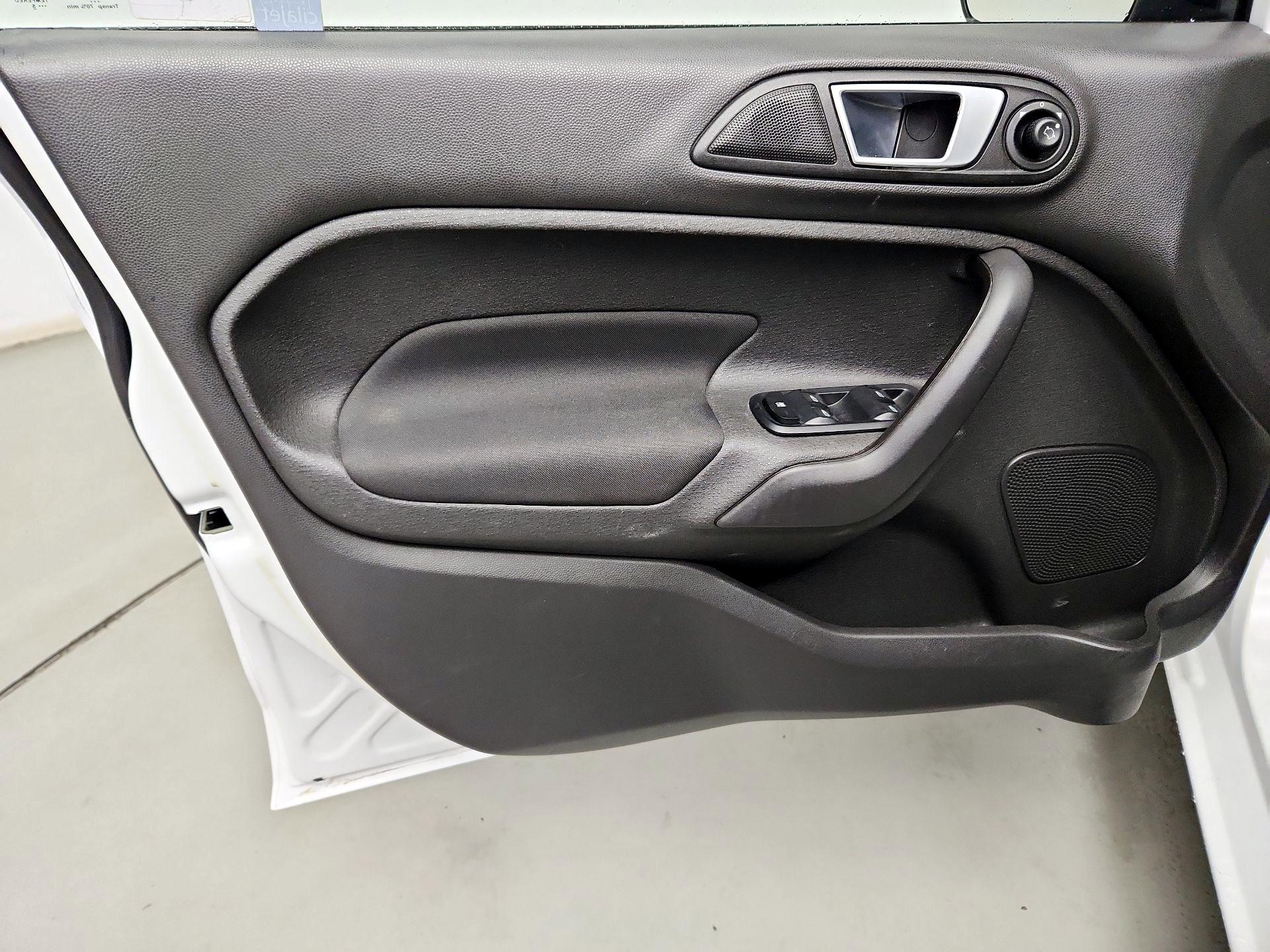 Thumbnail: 2015 Ford Fiesta - 12