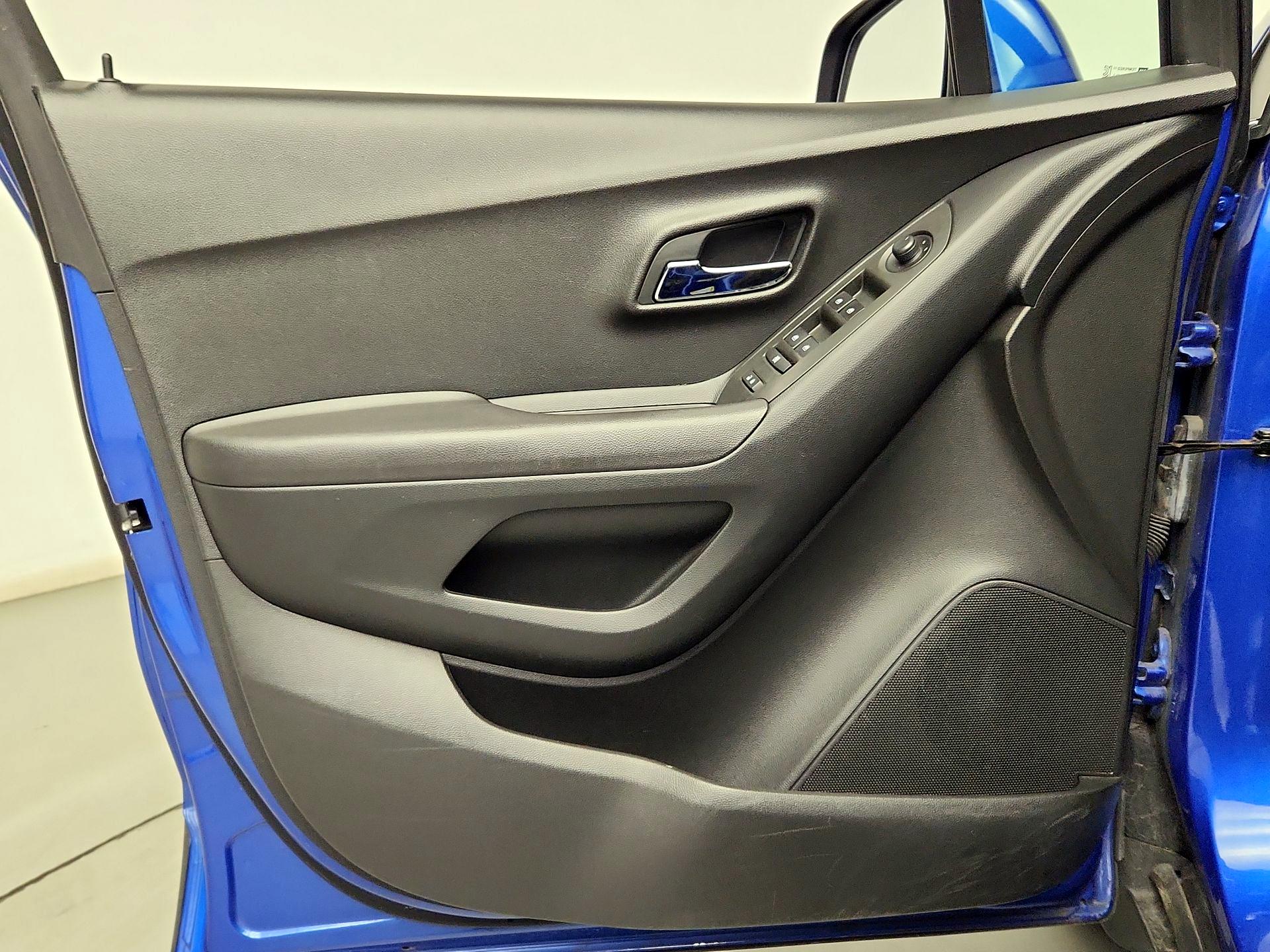 Thumbnail: 2015 Chevrolet Trax - 12