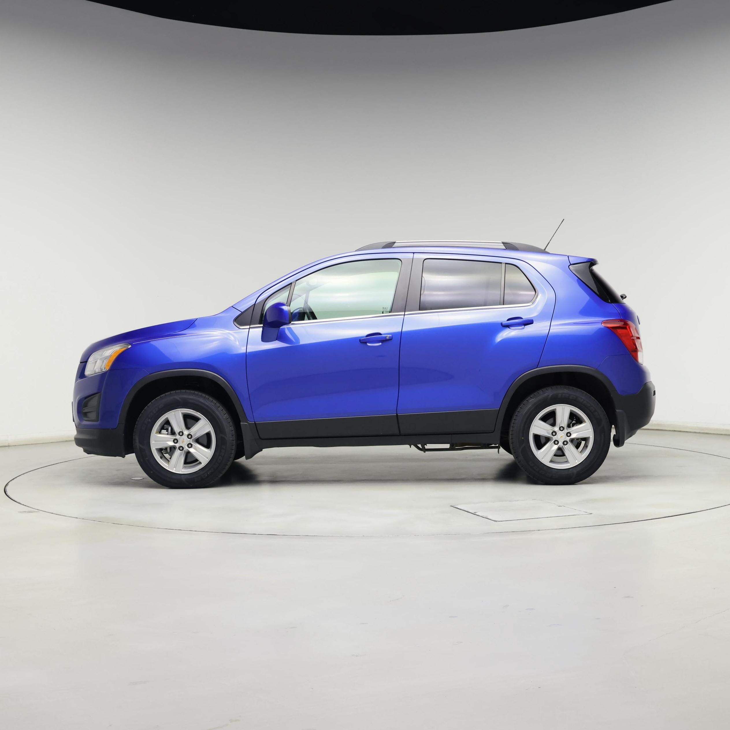 Thumbnail: 2015 Chevrolet Trax - 3
