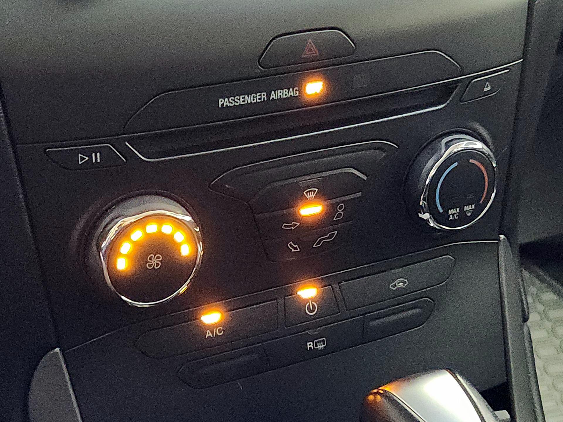 Thumbnail: 2017 Ford Edge - 15