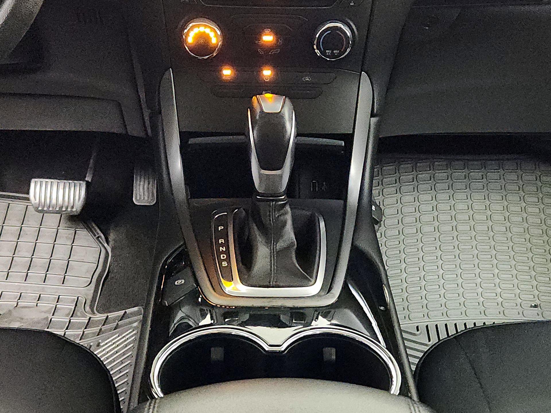 Thumbnail: 2017 Ford Edge - 16