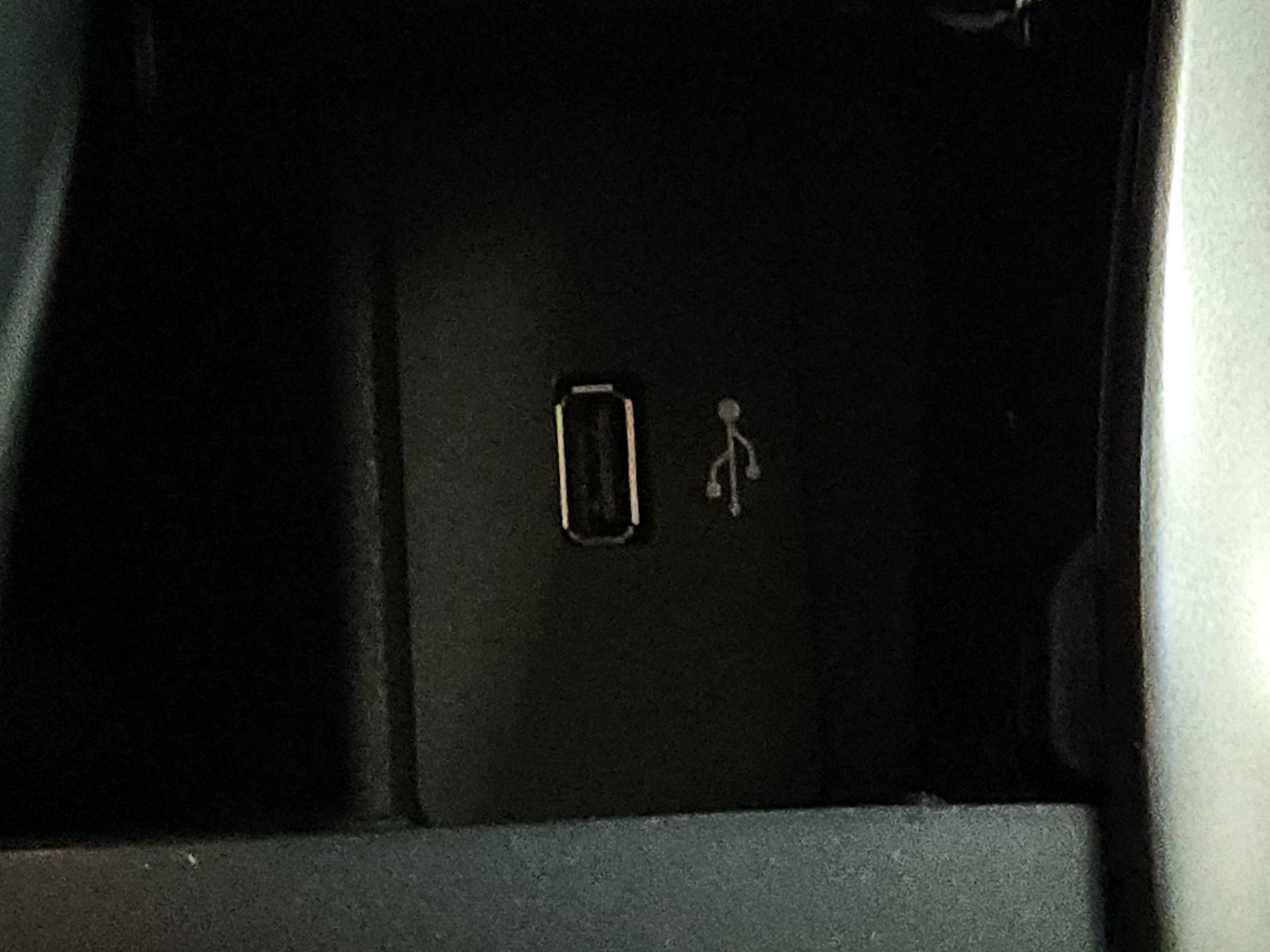 Thumbnail: 2017 Ford Edge - 17