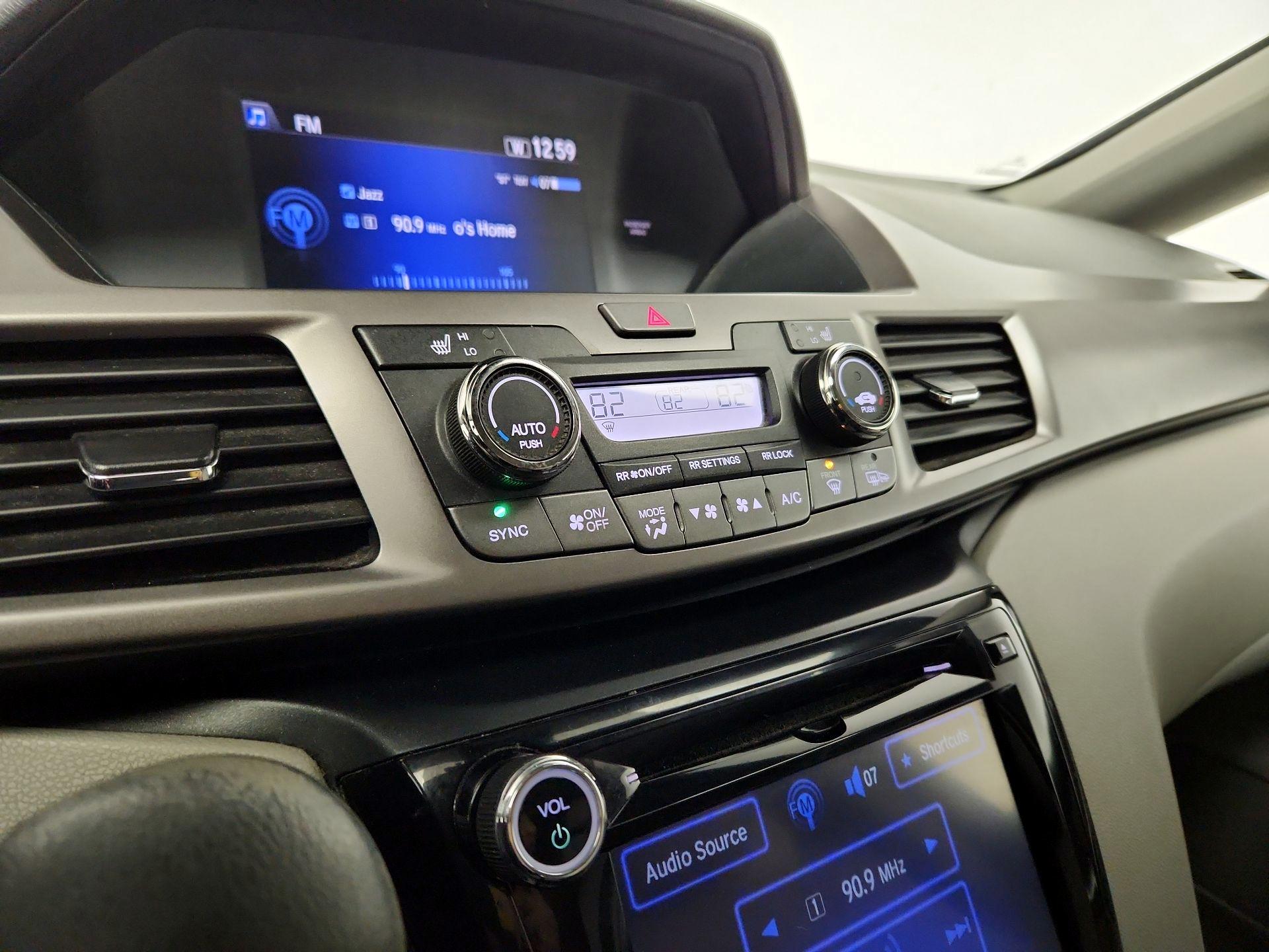 Thumbnail: 2015 Honda Odyssey - 16