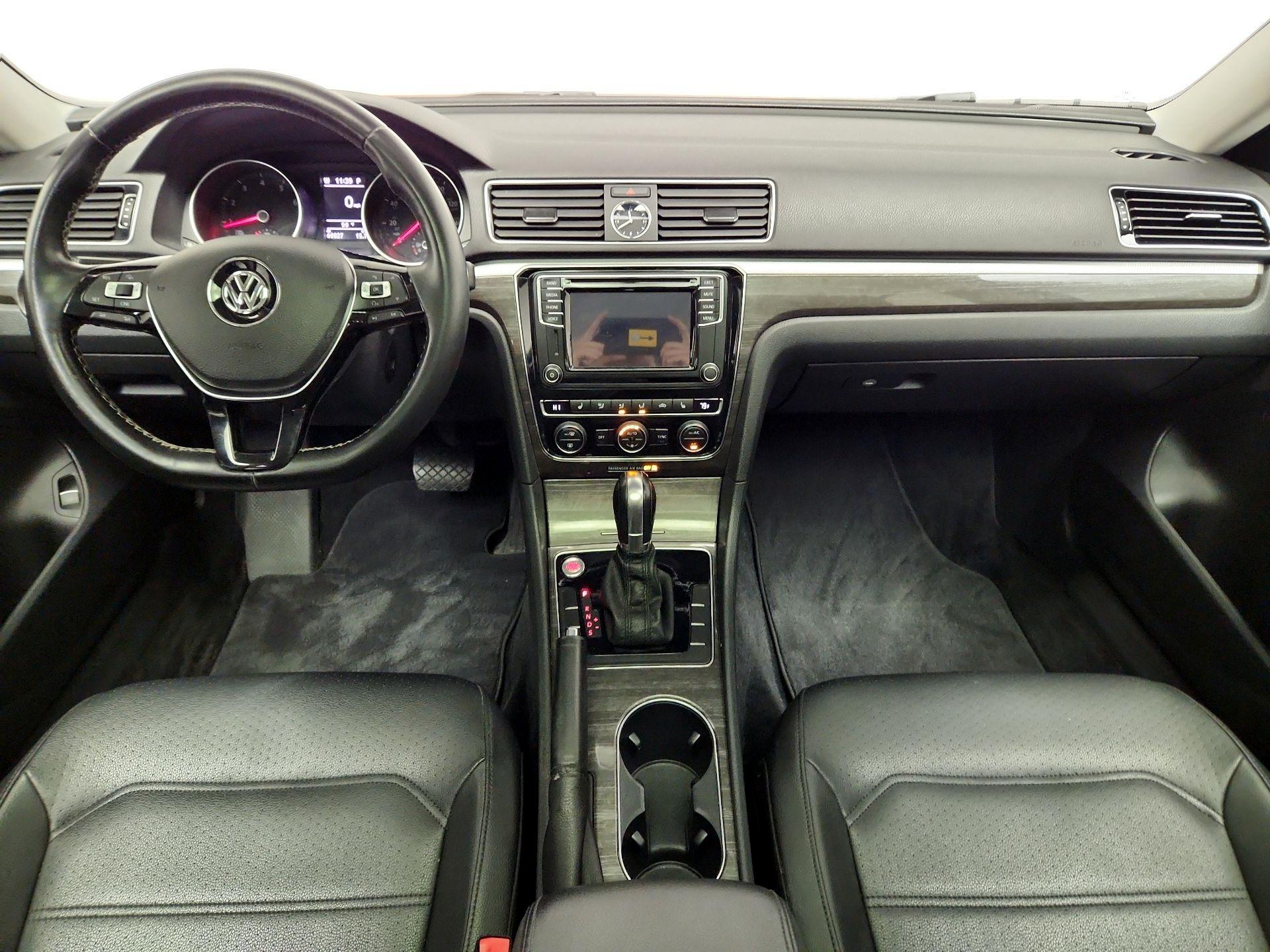 Thumbnail: 2017 Volkswagen Passat - 9