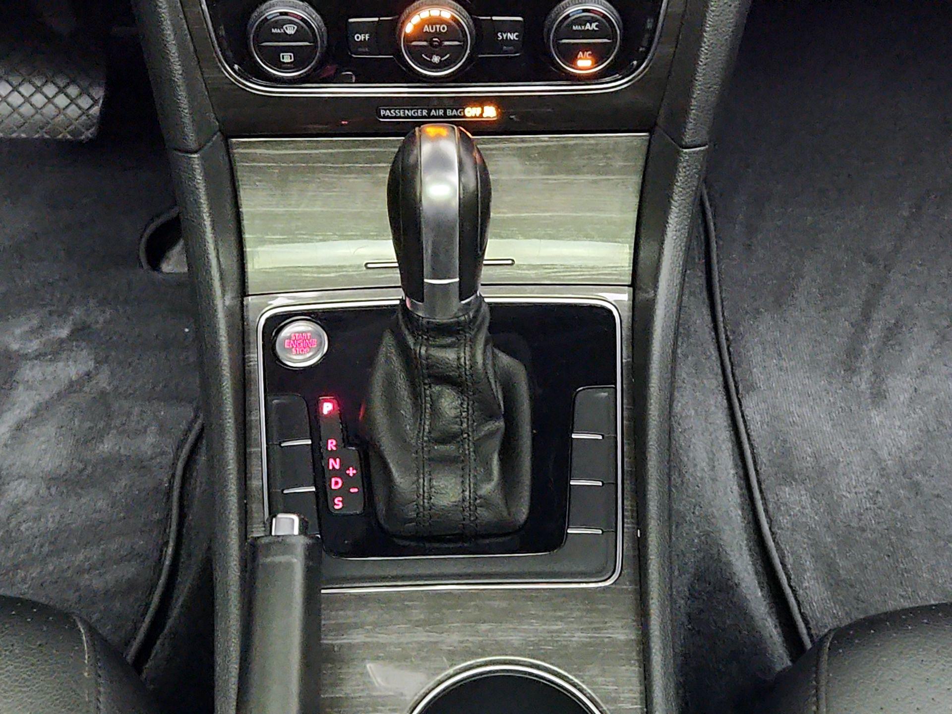 Thumbnail: 2017 Volkswagen Passat - 16