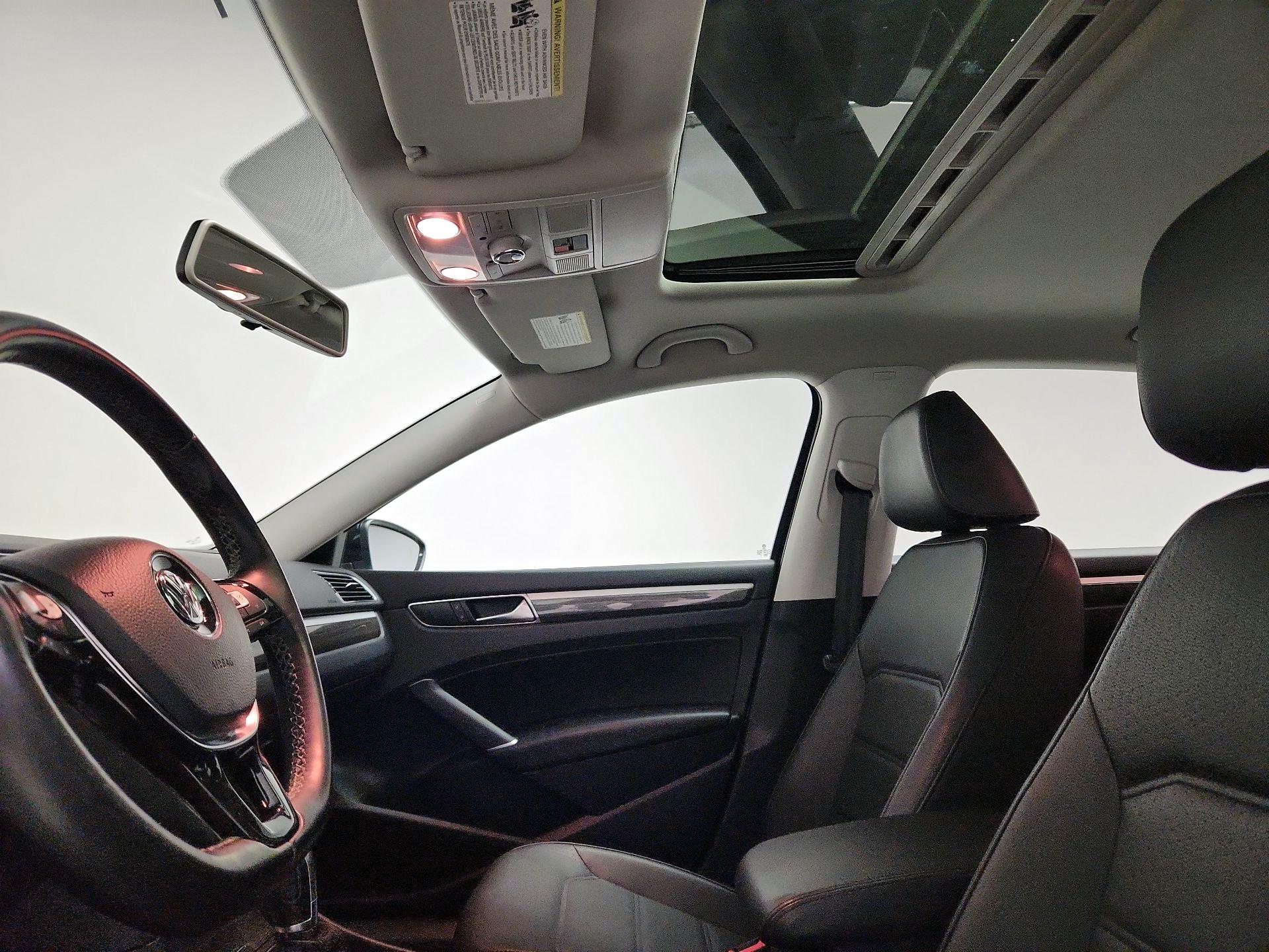 Thumbnail: 2017 Volkswagen Passat - 18