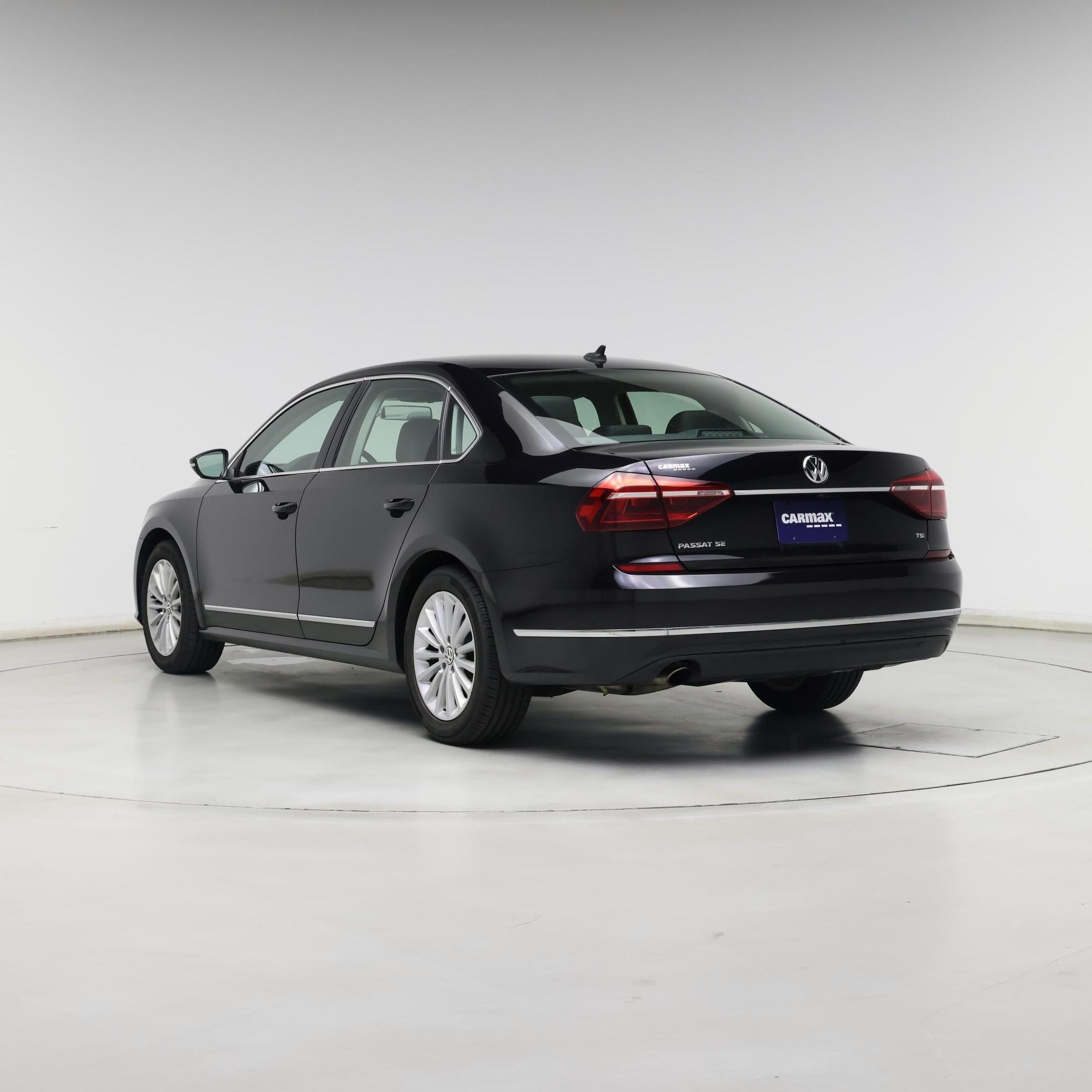 Thumbnail: 2017 Volkswagen Passat - 2