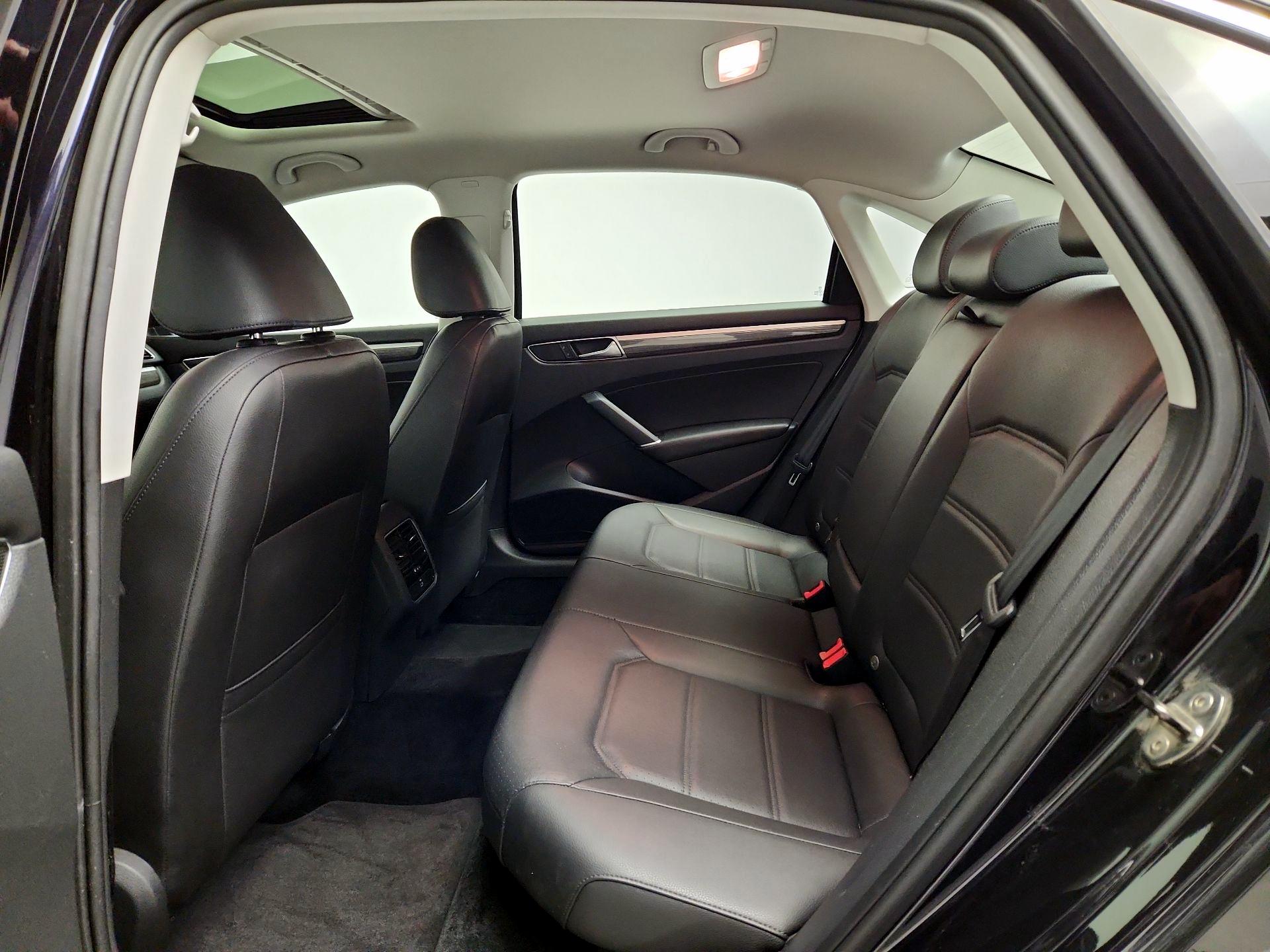 Thumbnail: 2017 Volkswagen Passat - 19