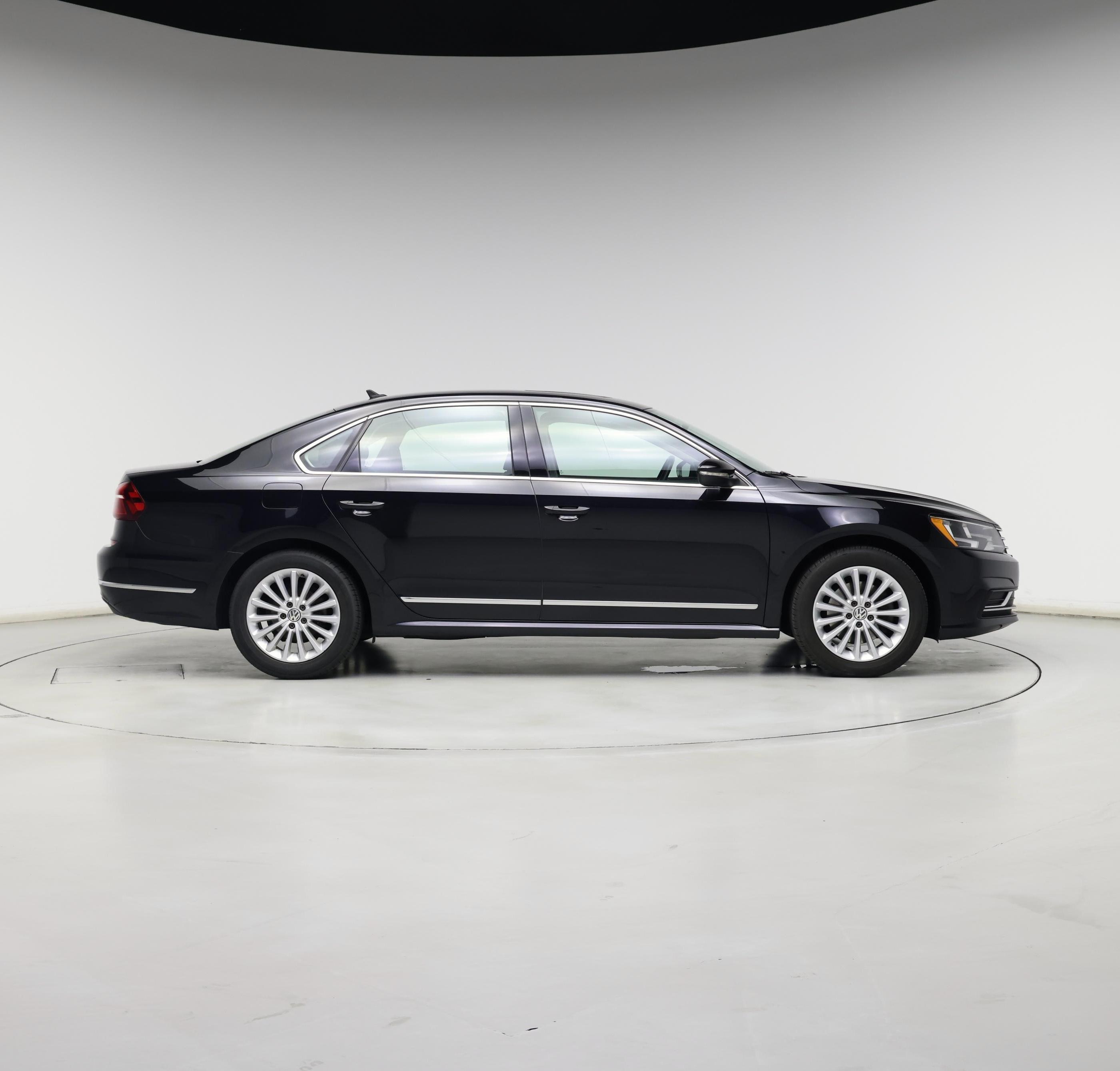 Thumbnail: 2017 Volkswagen Passat - 7