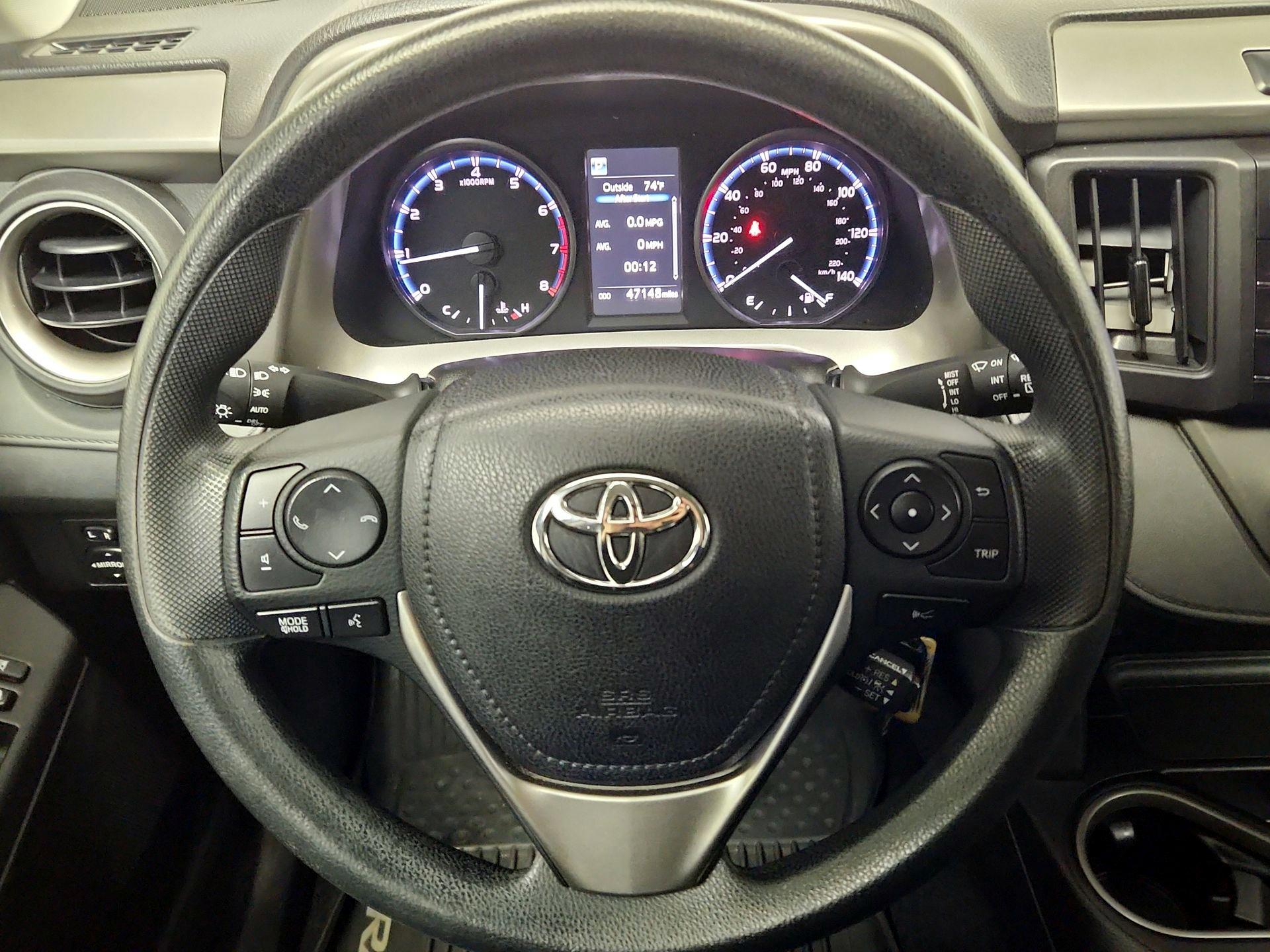 Thumbnail: 2018 Toyota RAV4 - 10