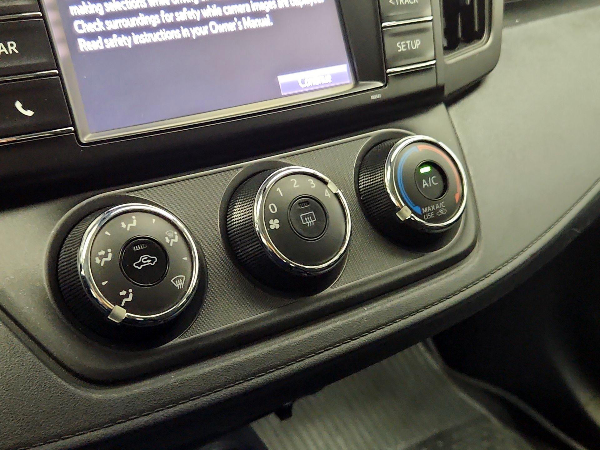 Thumbnail: 2018 Toyota RAV4 - 16
