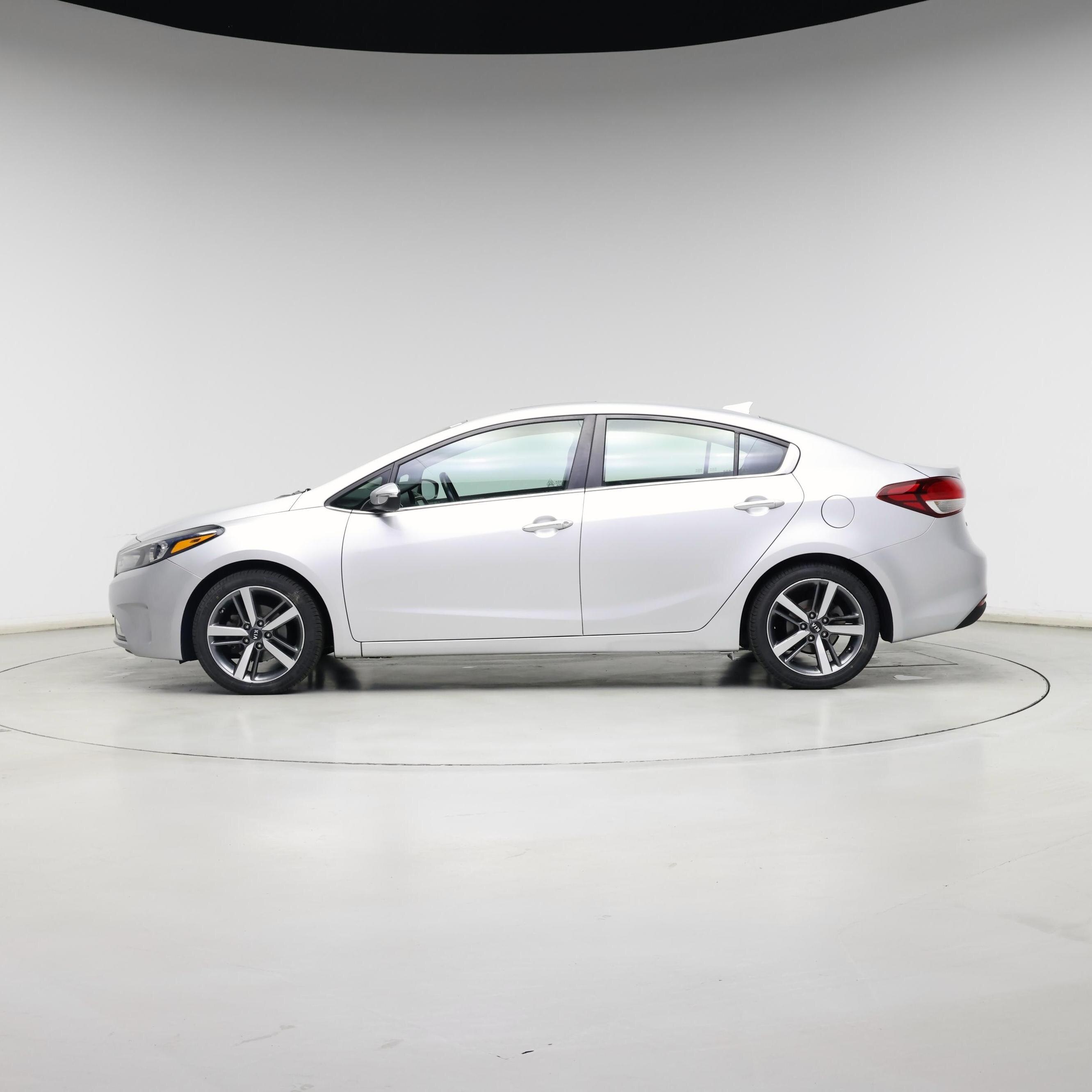 Thumbnail: 2017 Kia Forte - 3