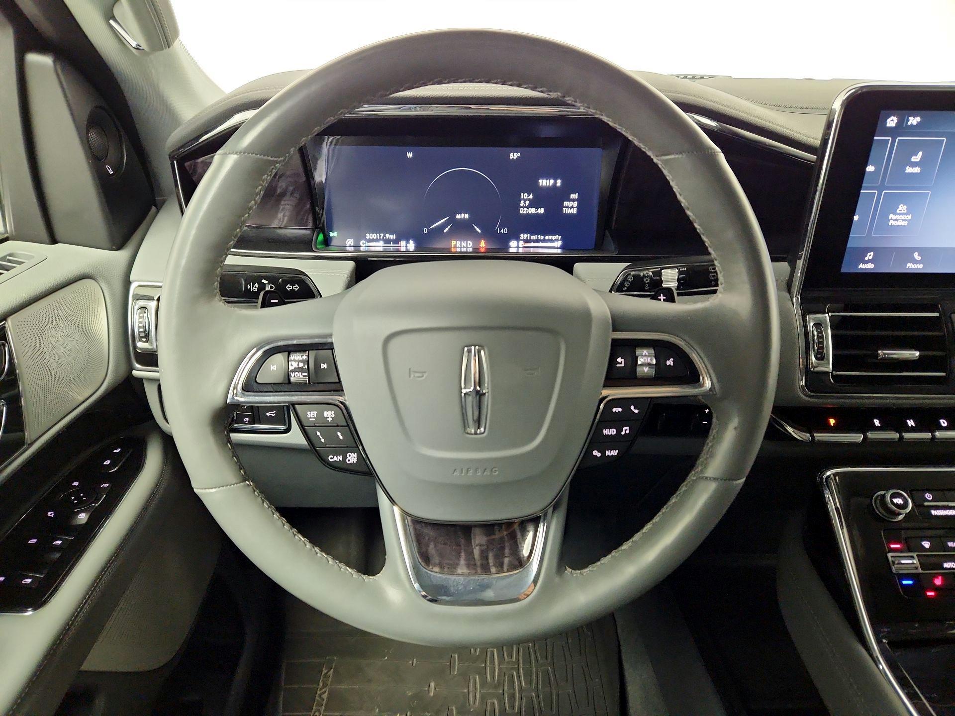 Thumbnail: 2021 Lincoln Navigator L - 10