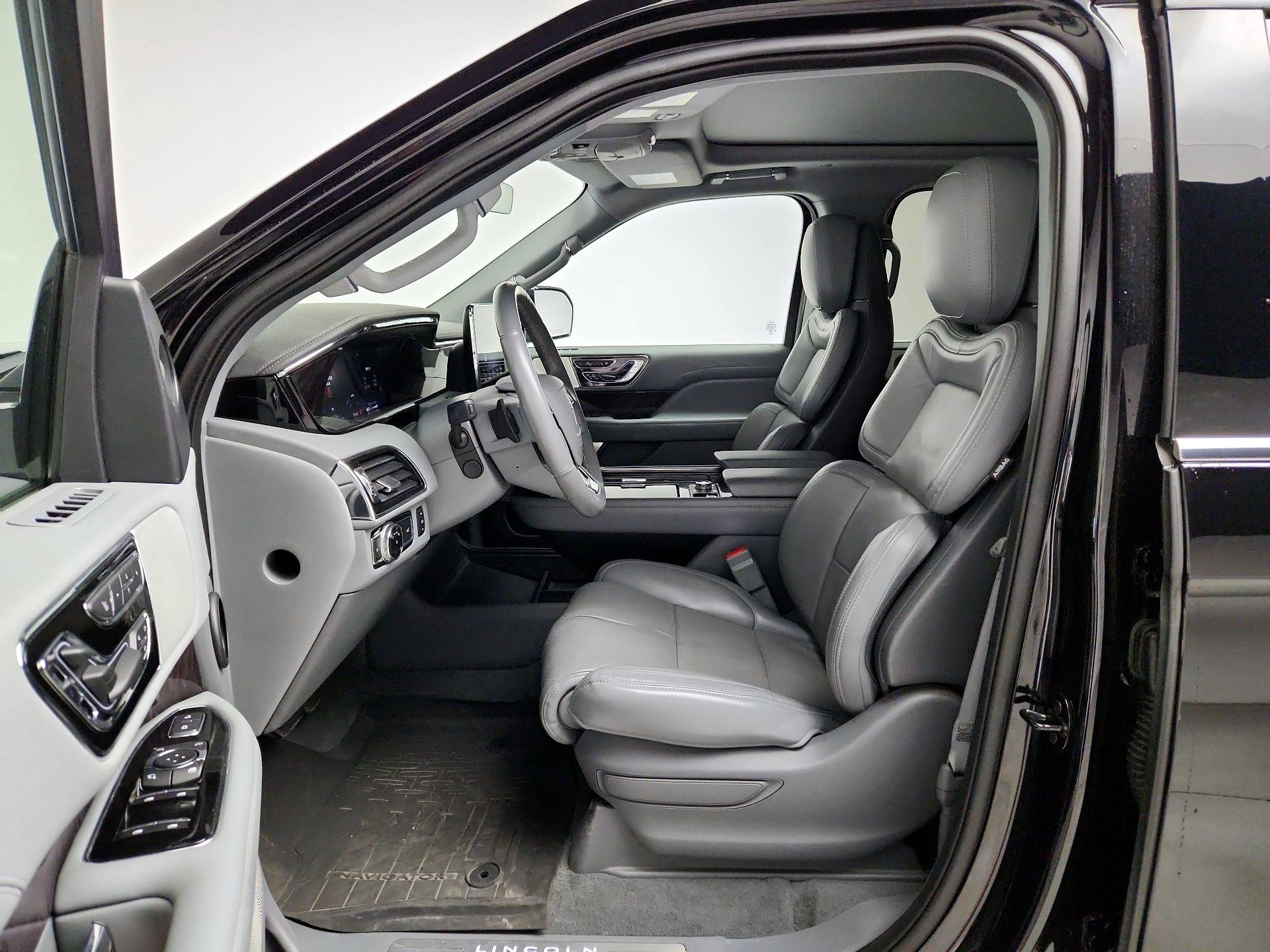 Thumbnail: 2021 Lincoln Navigator L - 11