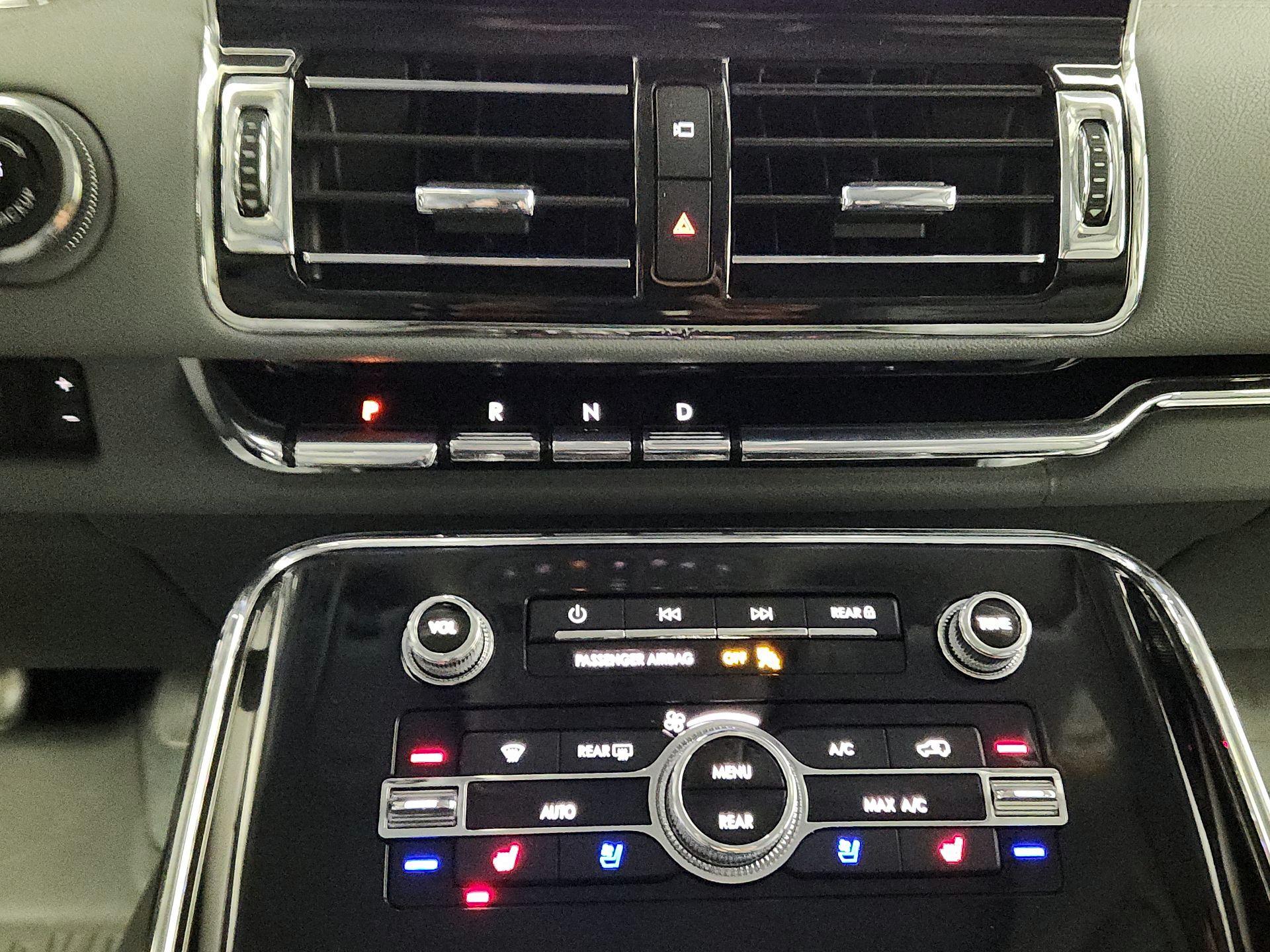 Thumbnail: 2021 Lincoln Navigator L - 18