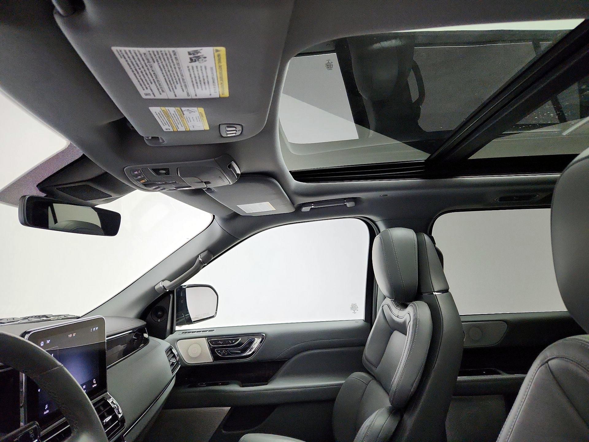 Thumbnail: 2021 Lincoln Navigator L - 20