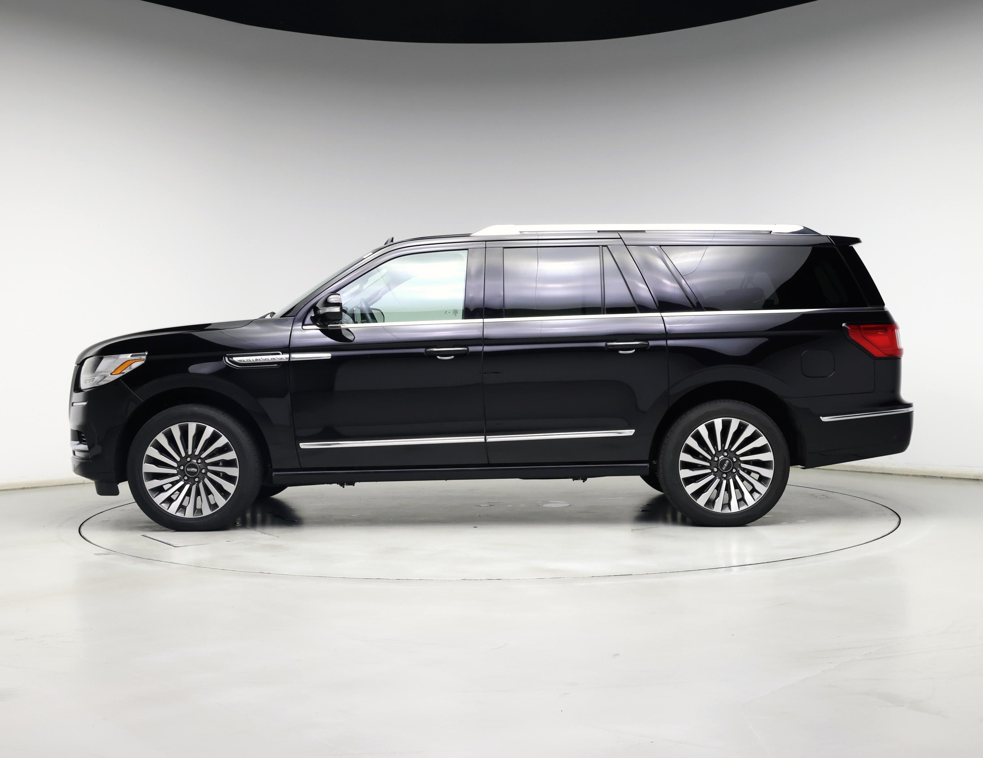 Thumbnail: 2021 Lincoln Navigator L - 3