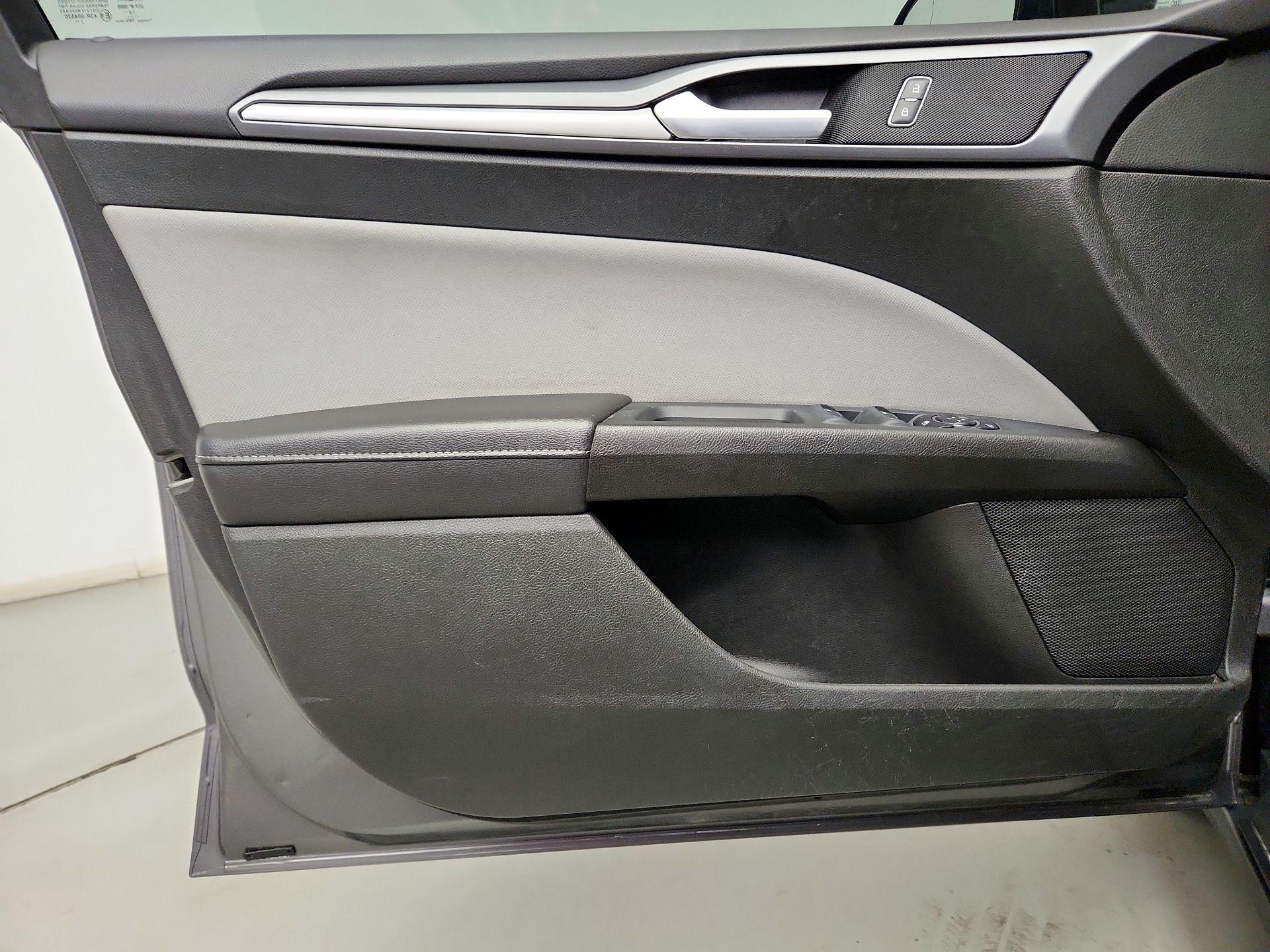 Thumbnail: 2014 Ford Fusion - 12