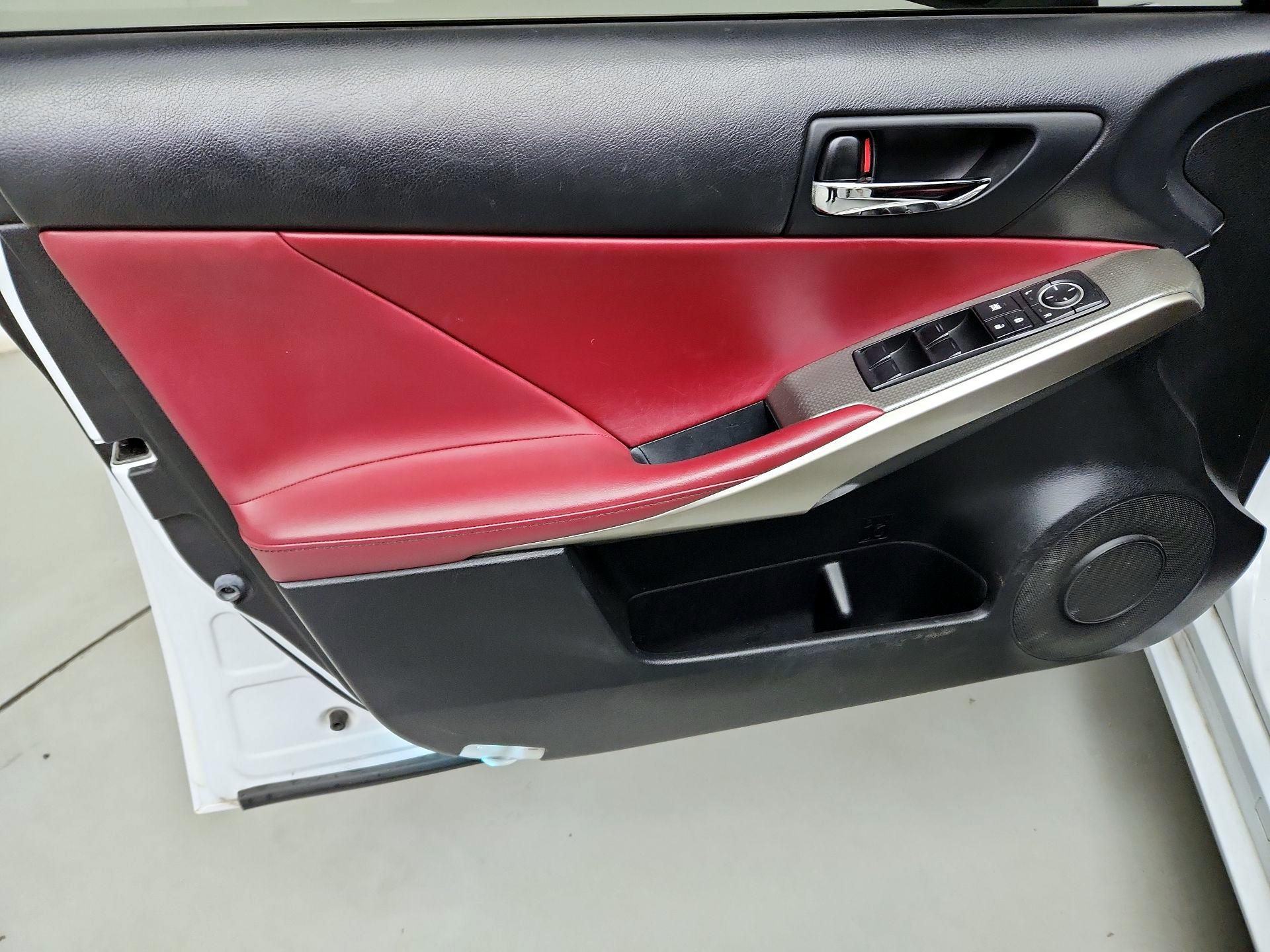 Thumbnail: 2015 Lexus IS - 12