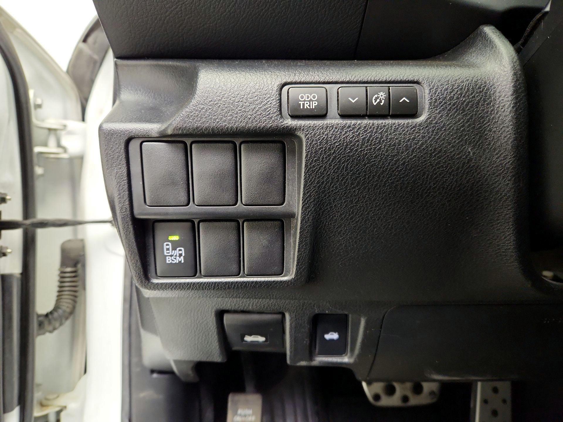 Thumbnail: 2015 Lexus IS - 13
