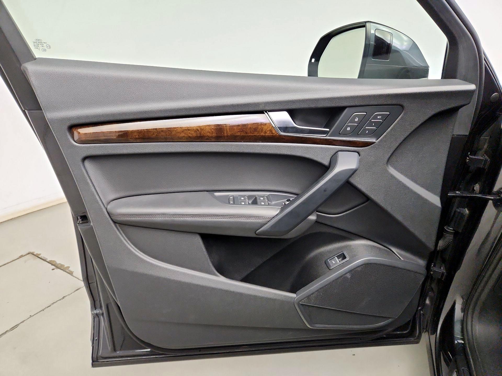 Thumbnail: 2020 Audi Q5 - 12