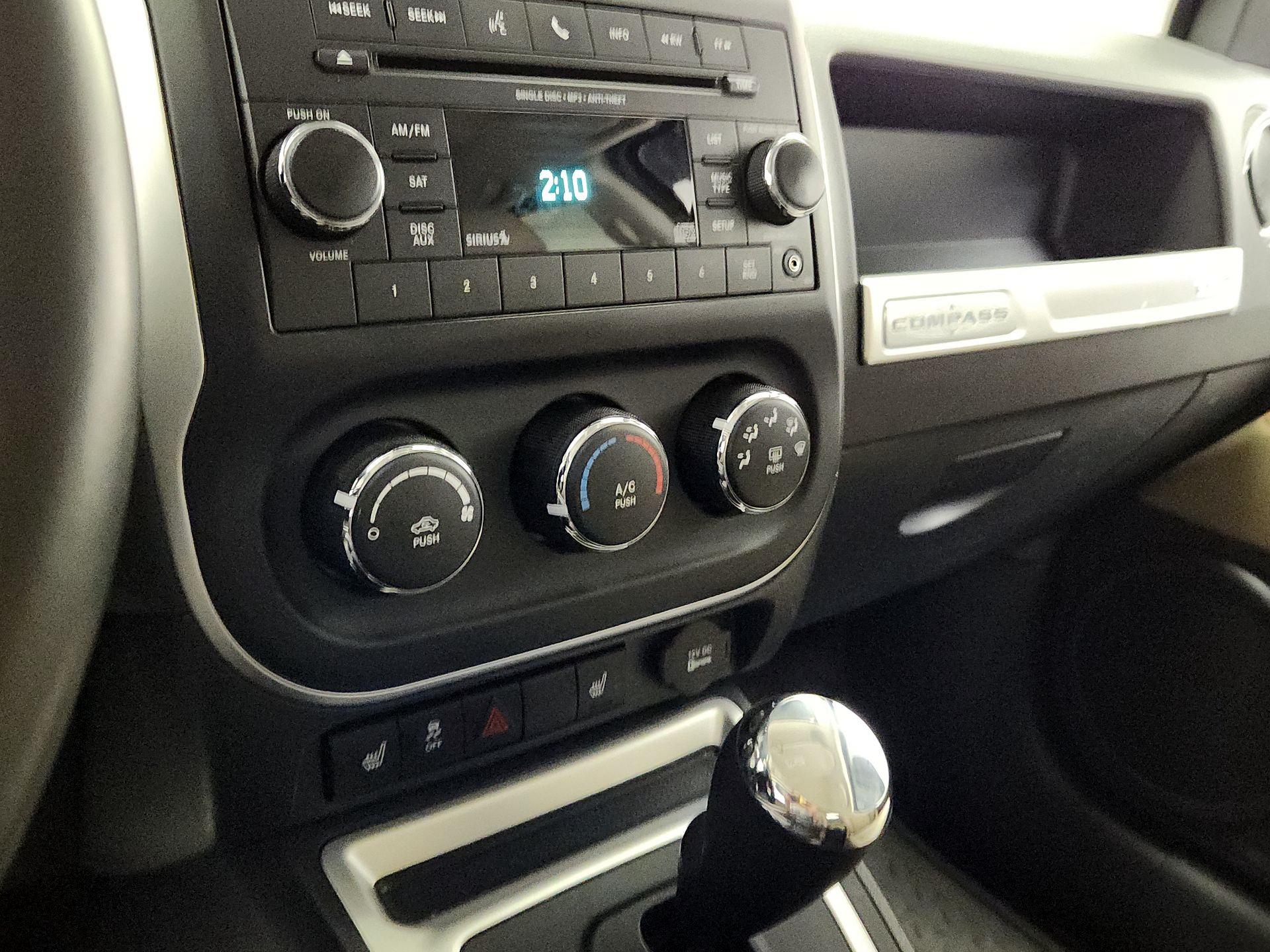 Thumbnail: 2015 Jeep Compass - 14